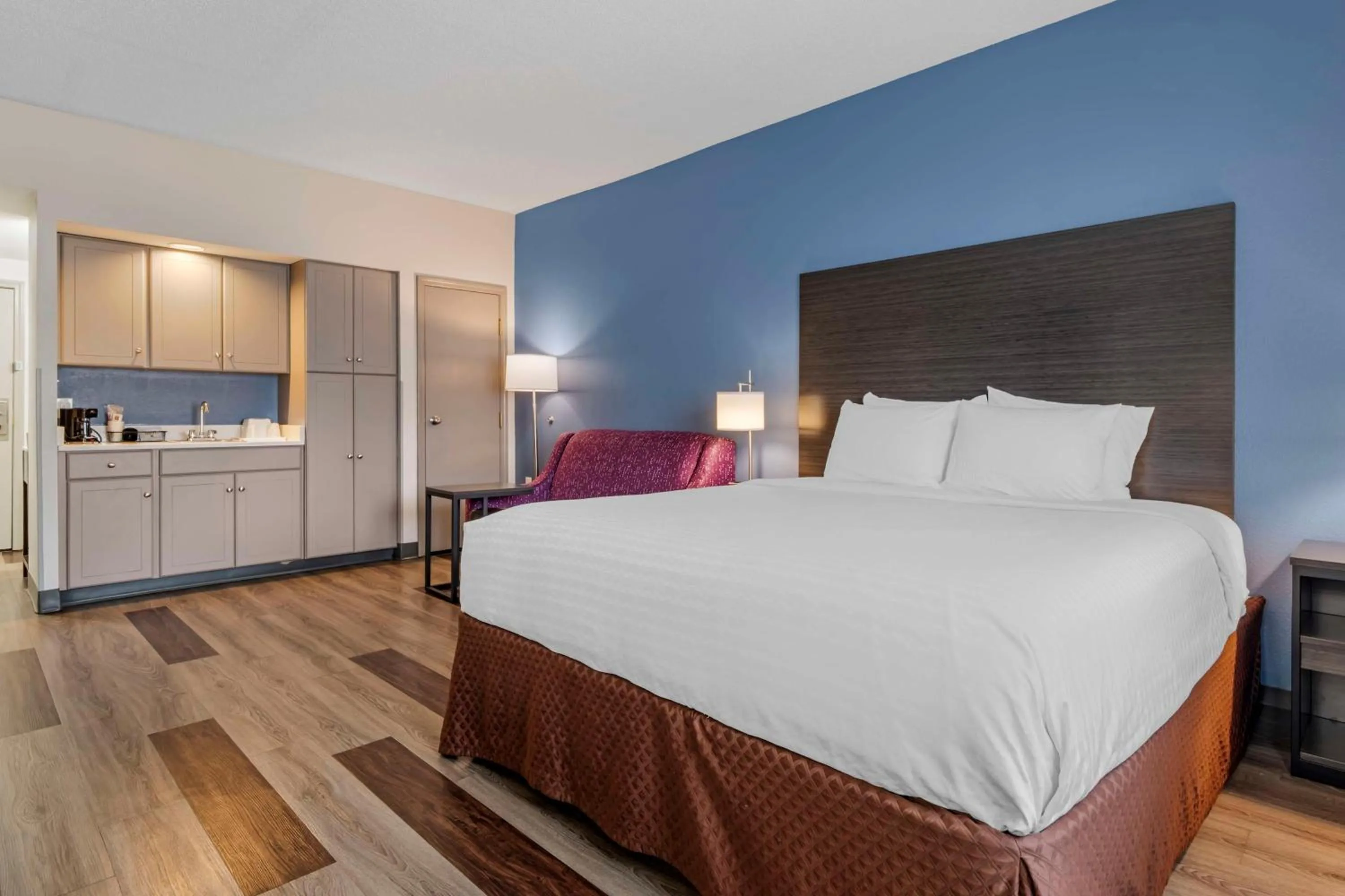 Bedroom, Bed in Best Western Louisville Airport Expo