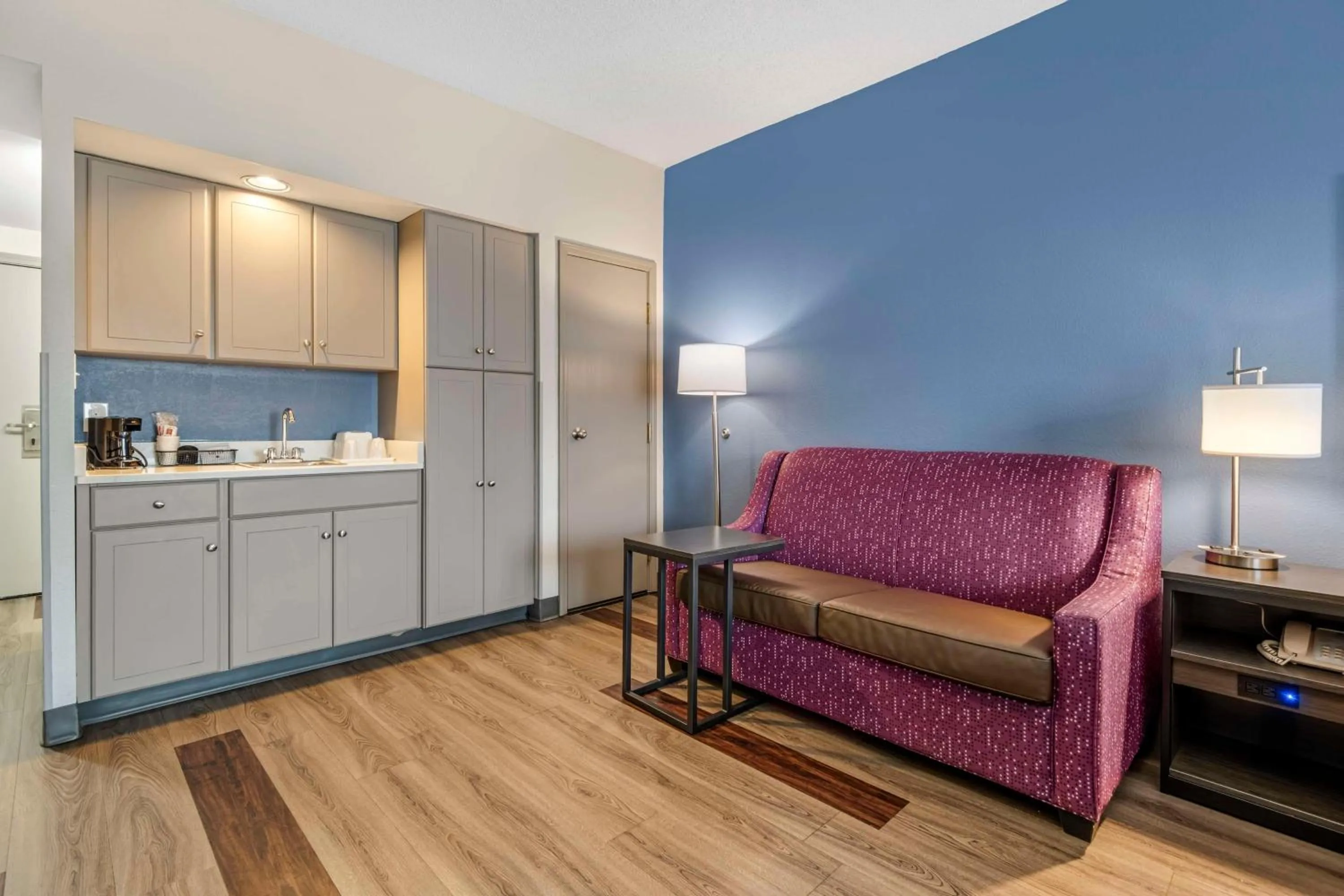 Bedroom in Best Western Louisville Airport Expo