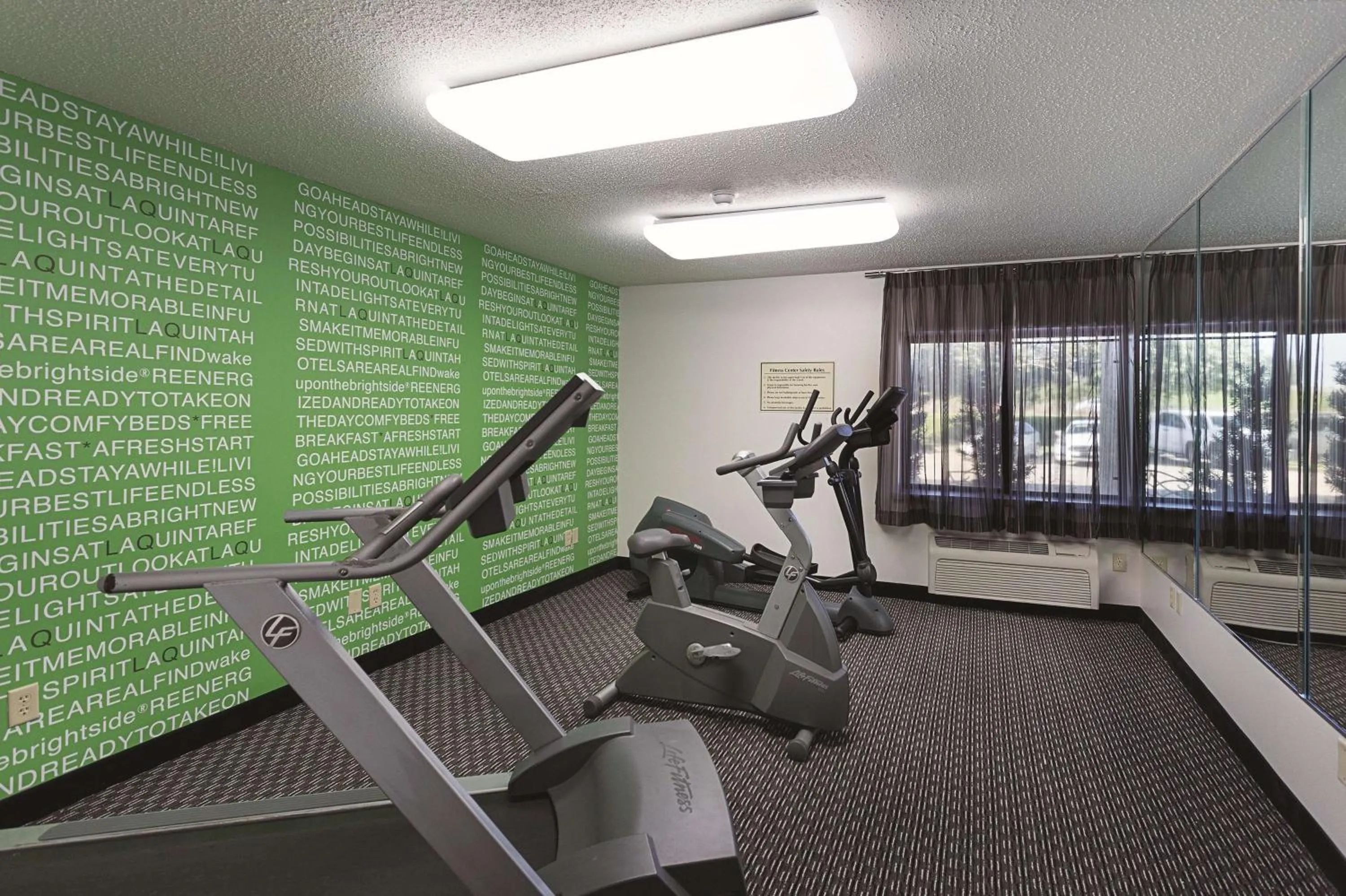 Fitness centre/facilities in La Quinta by Wyndham Baton Rouge Siegen Lane