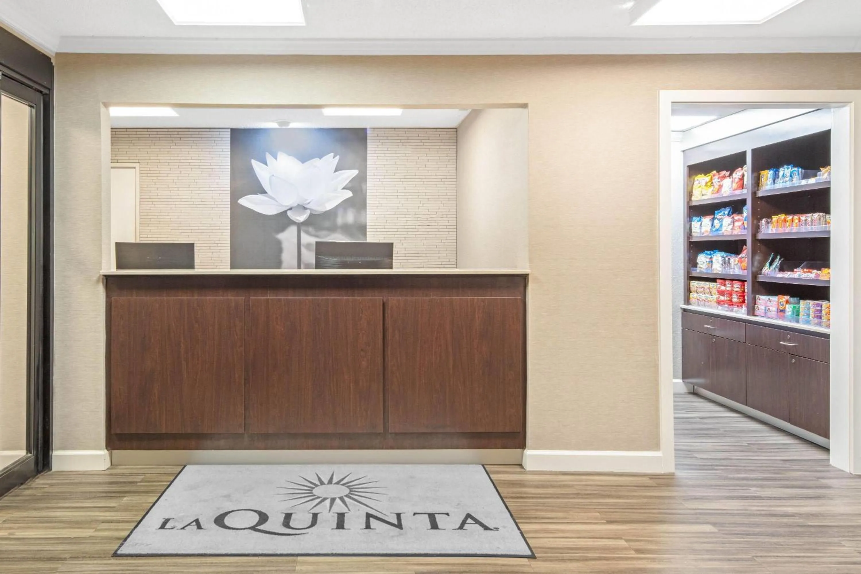 Lobby or reception in La Quinta by Wyndham Baton Rouge Siegen Lane
