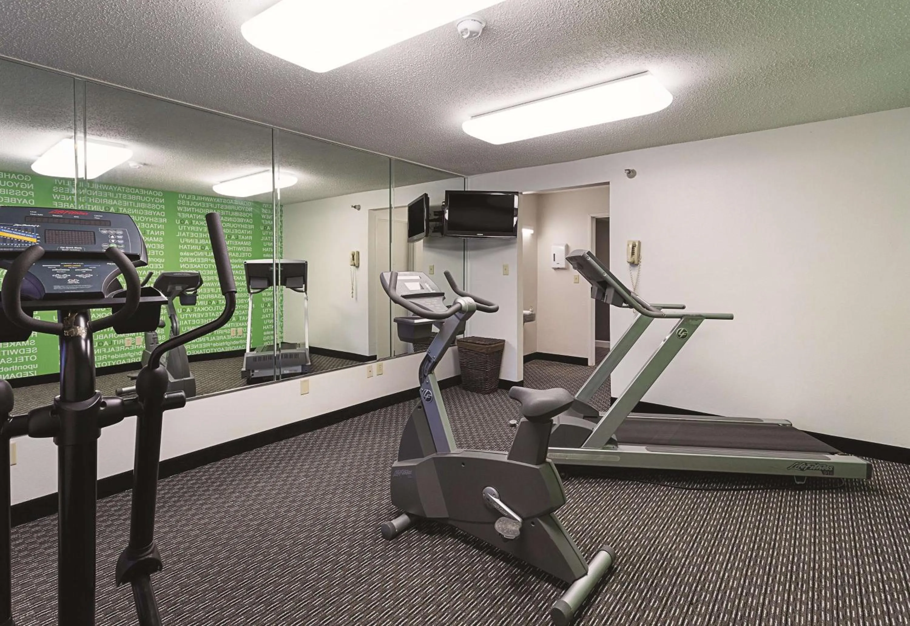 Fitness centre/facilities in La Quinta by Wyndham Baton Rouge Siegen Lane