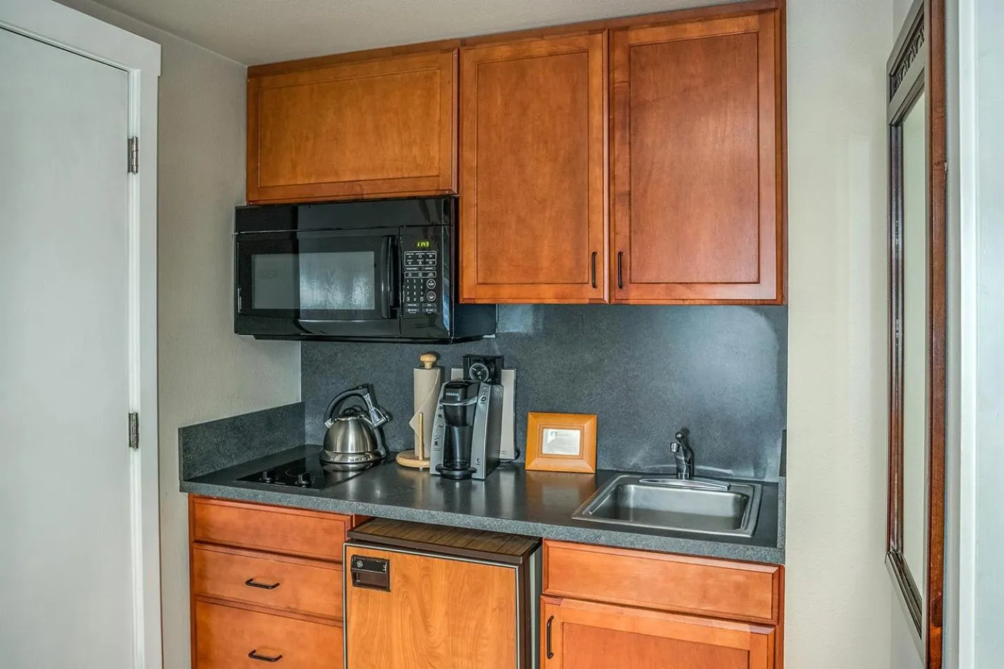 Kitchen or kitchenette in Cannon Beach Hotel Collection
