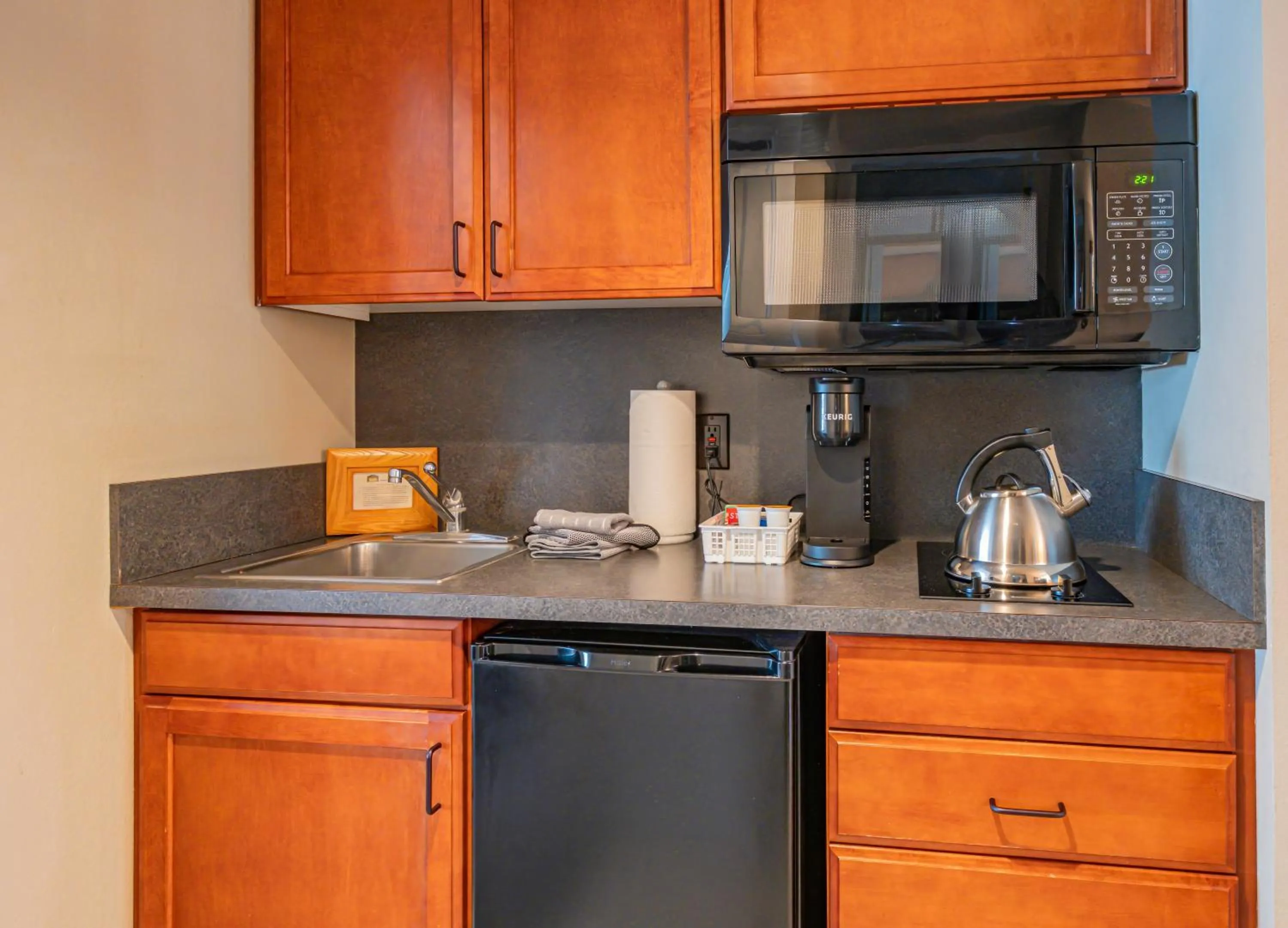 Kitchen or kitchenette in Cannon Beach Hotel Collection