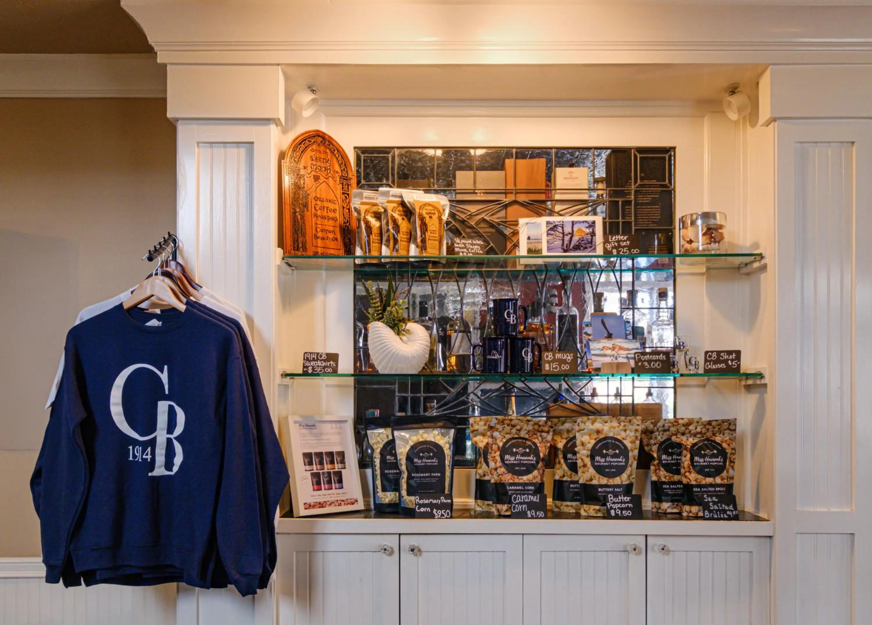 Shopping Area in Cannon Beach Hotel Collection