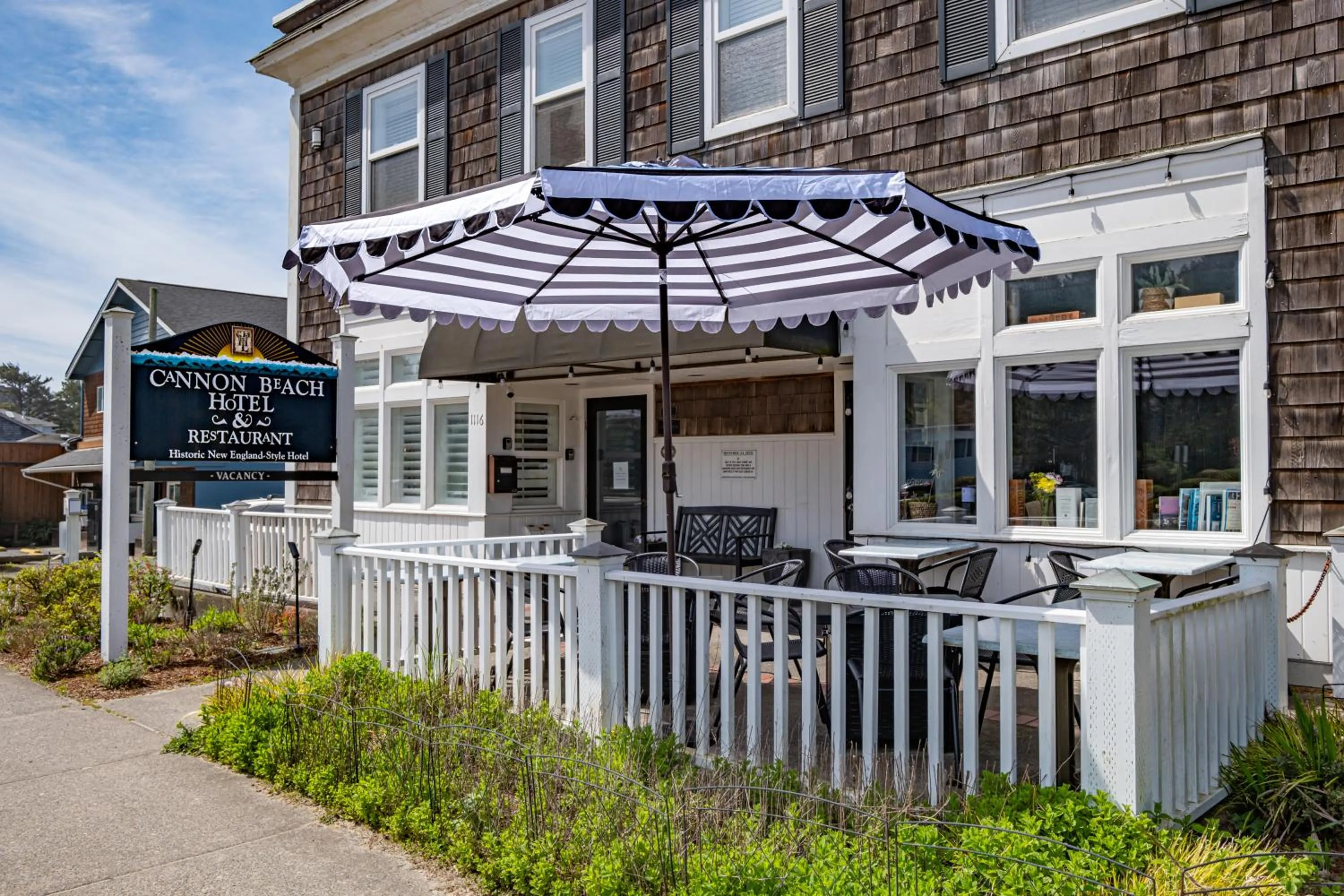 Property building in Cannon Beach Hotel Collection