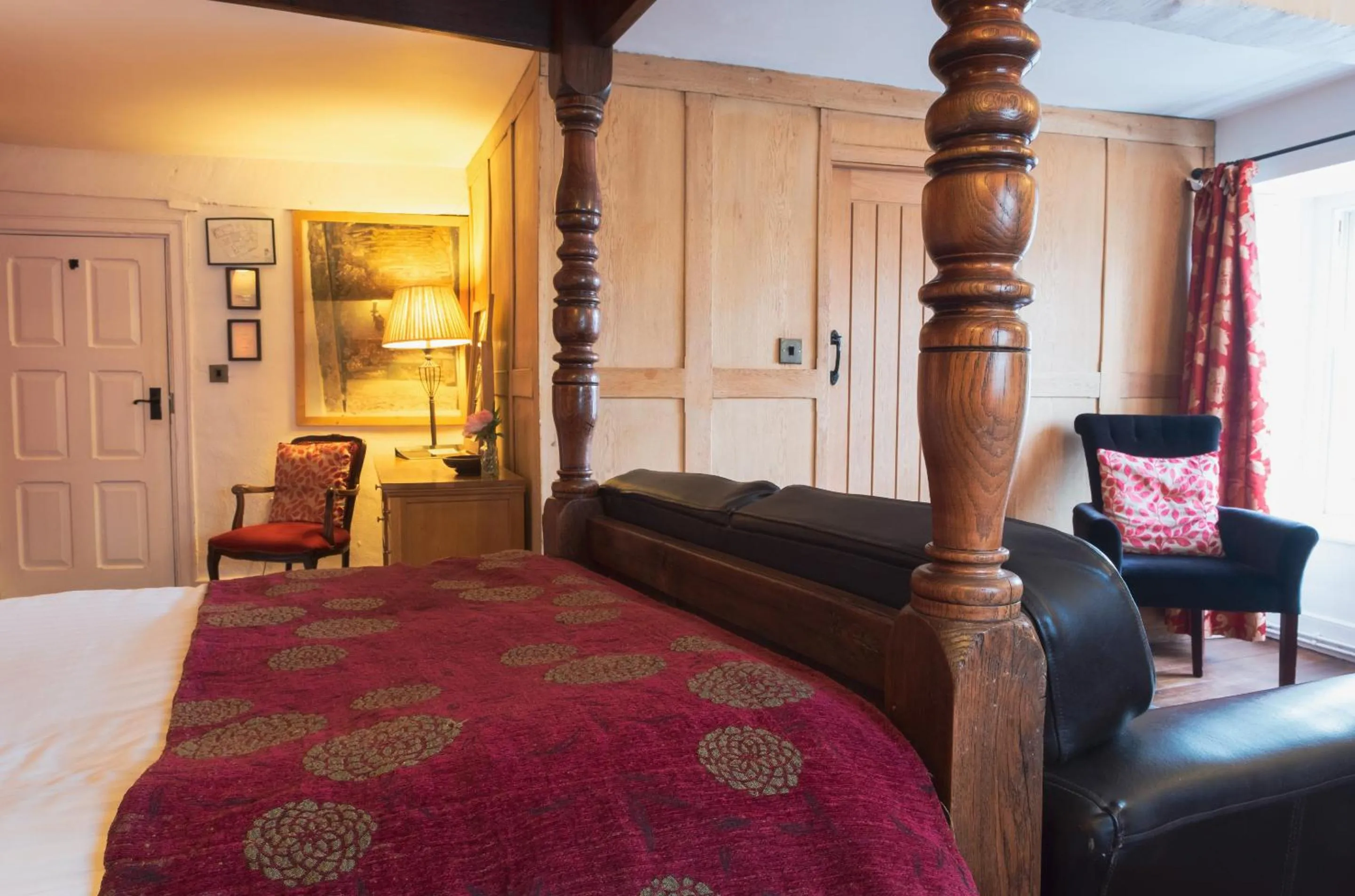 Bedroom, Bed in Kings Arms Hotel