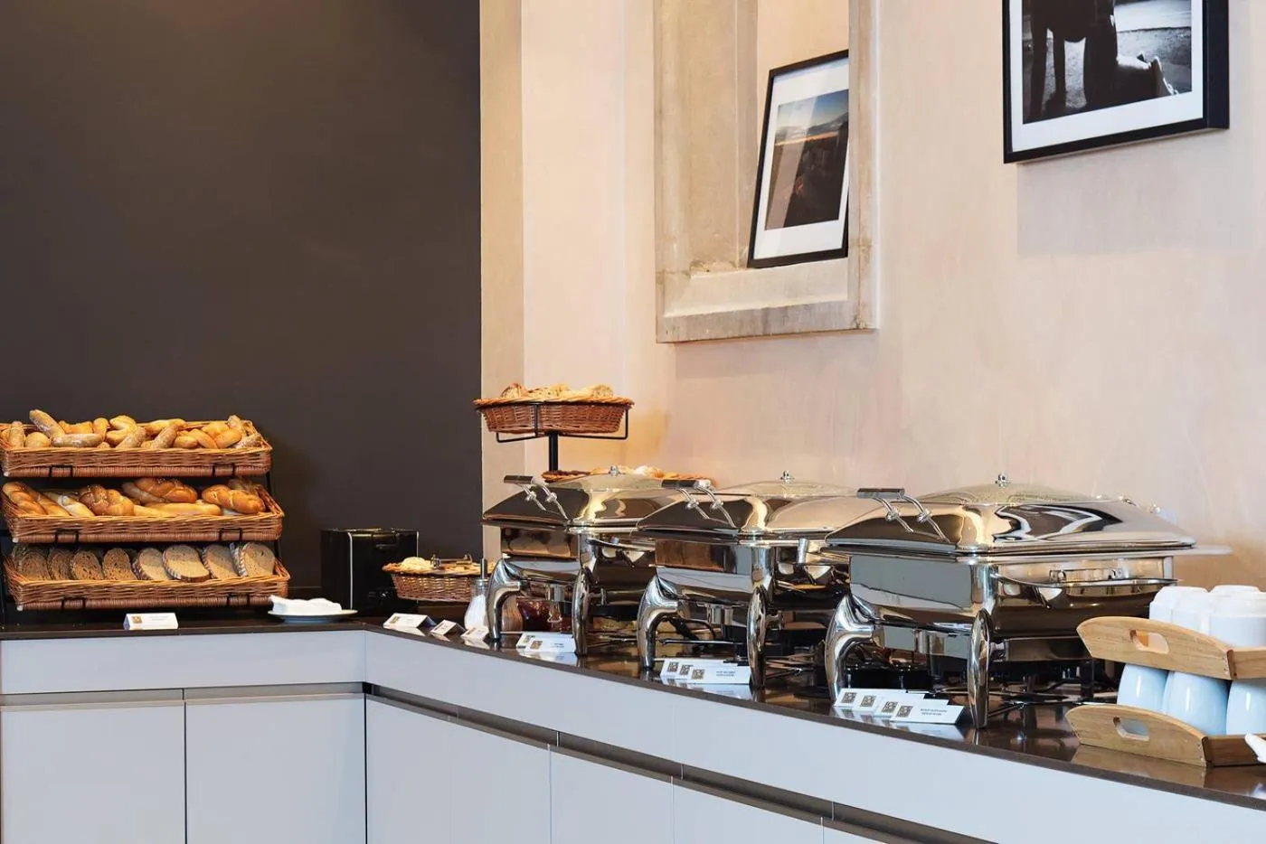 Restaurant/places to eat in Hoffmeister Depandance