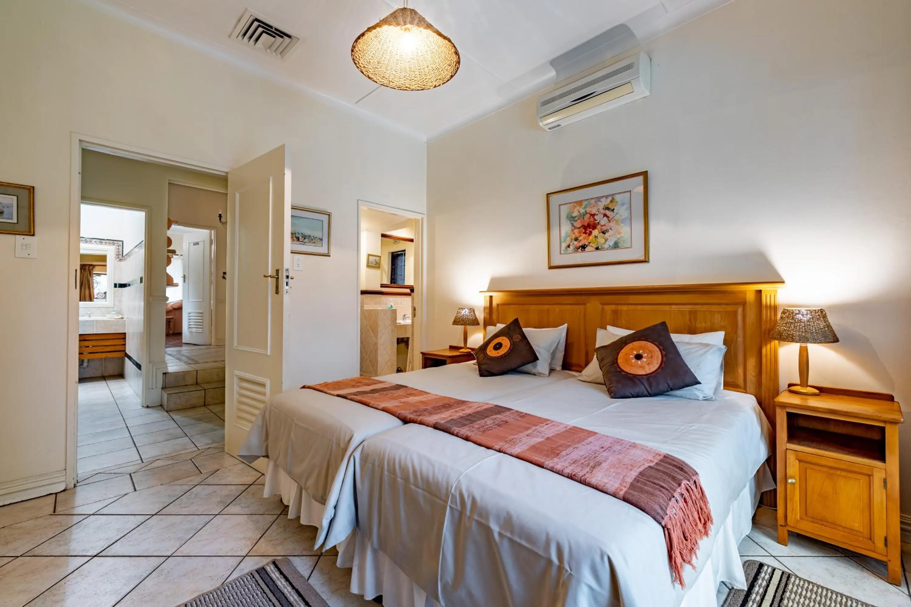 Bed in Mhlati Guest Cottages