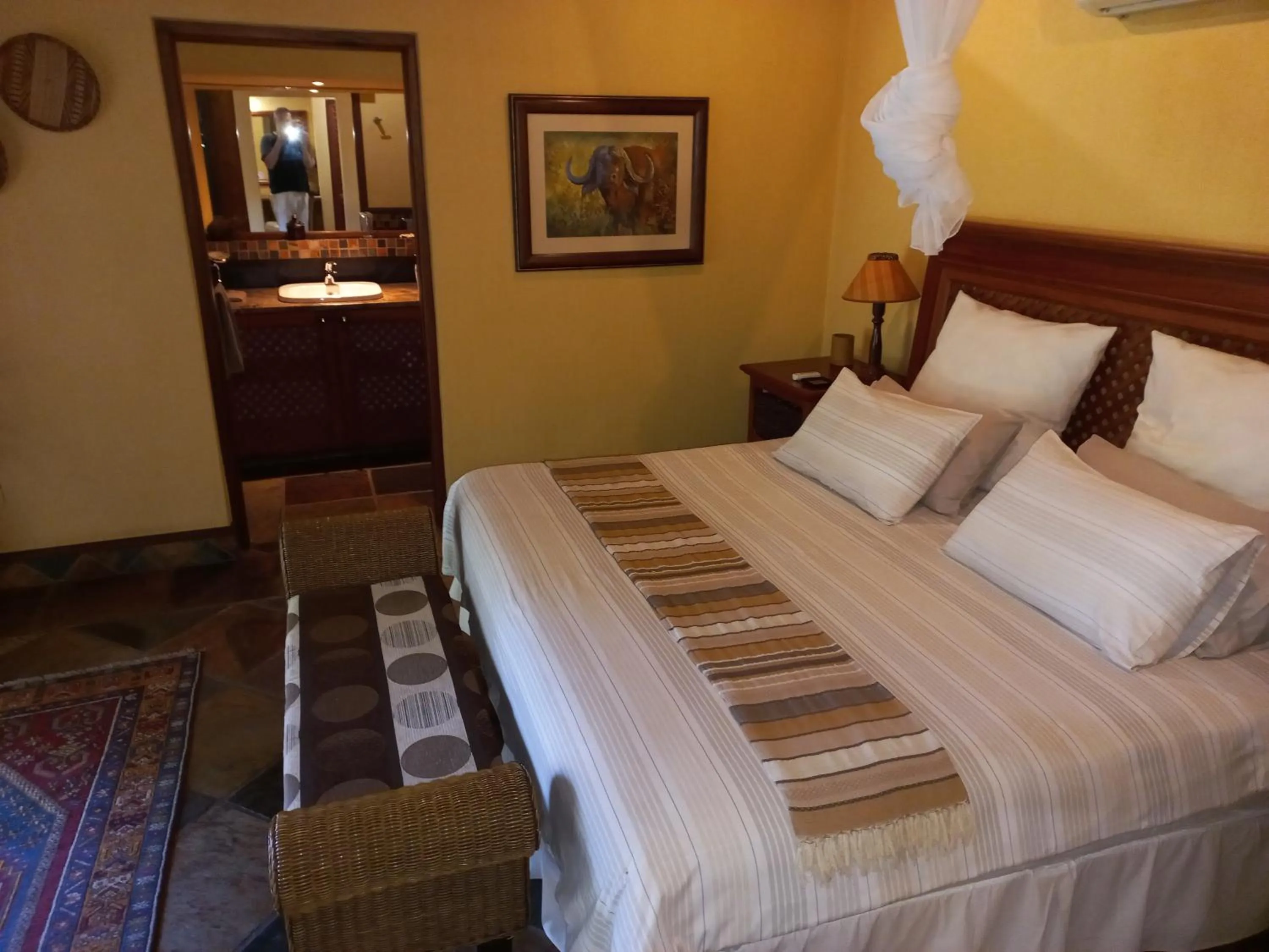 Bed in Mhlati Guest Cottages