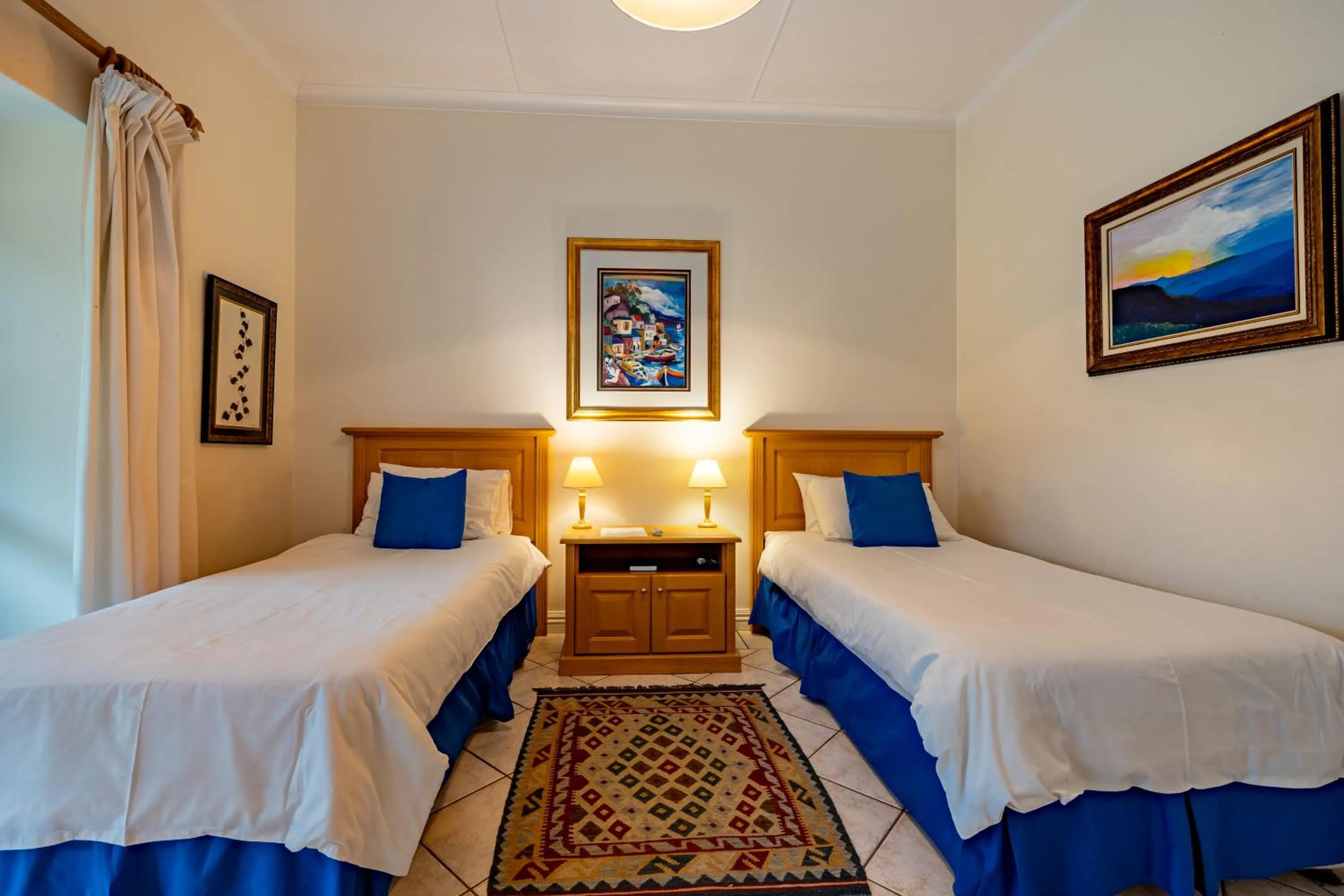 Photo of the whole room, Bed in Mhlati Guest Cottages