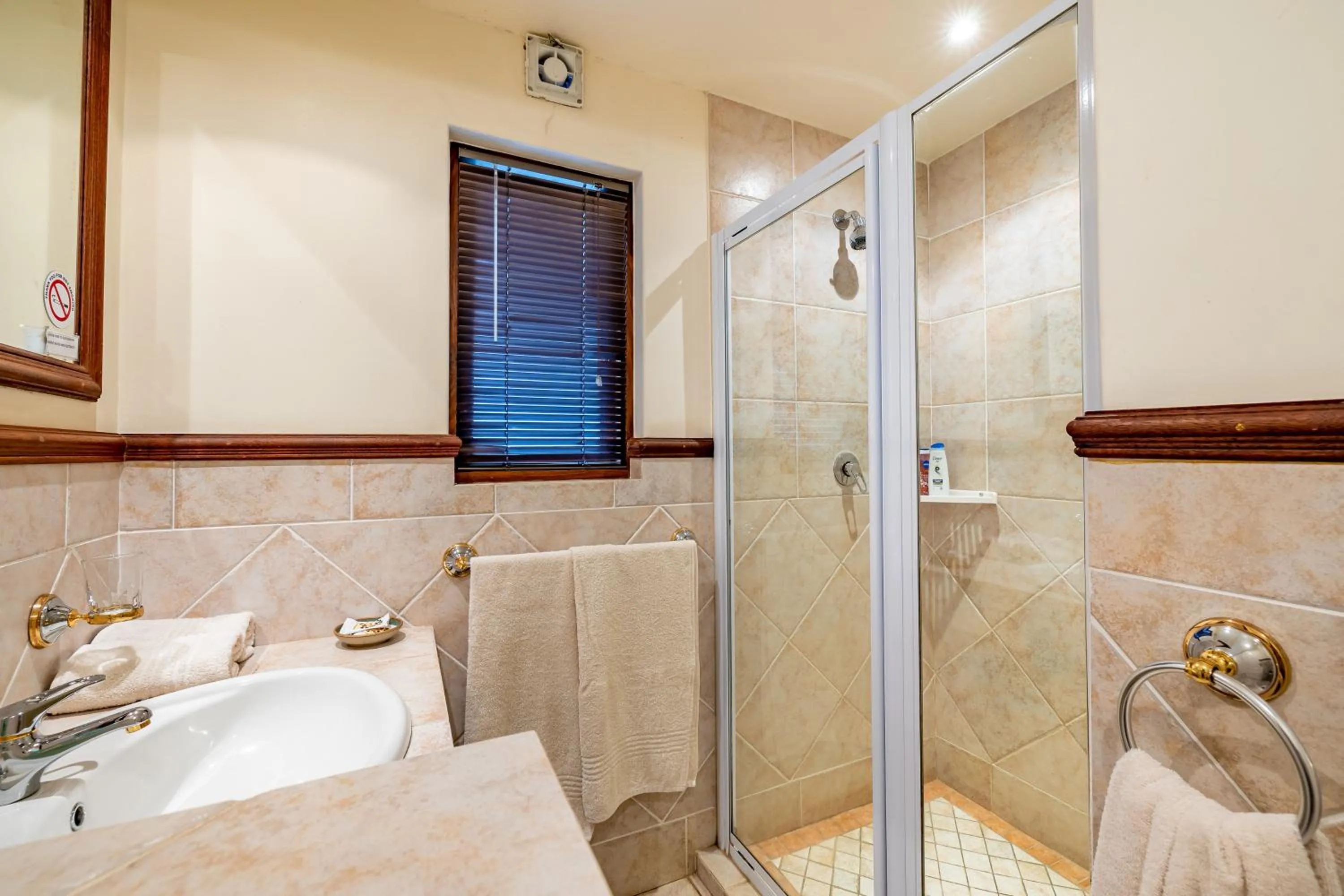 Shower in Mhlati Guest Cottages