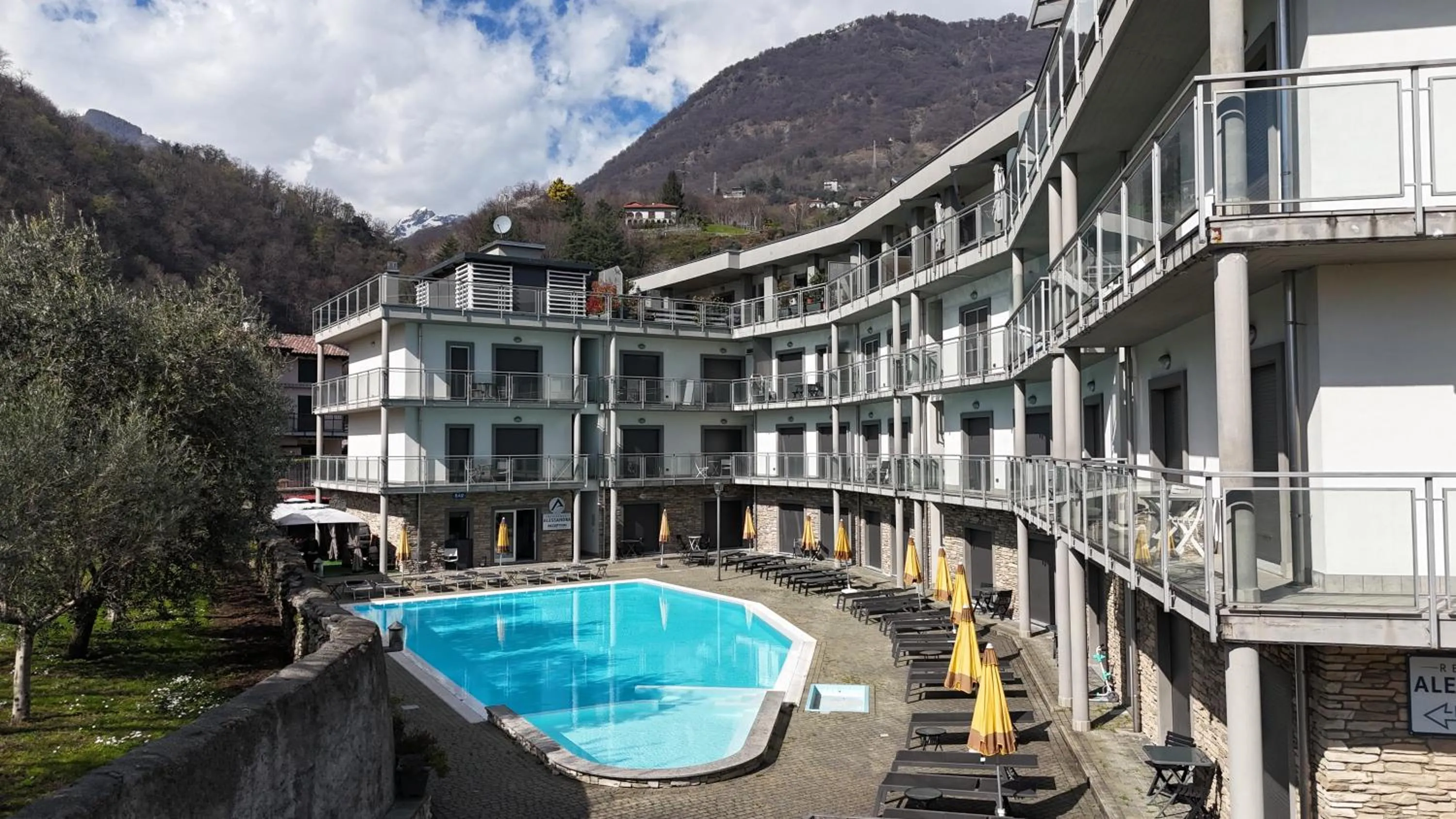 Swimming pool in Hotel Residence Alessandra