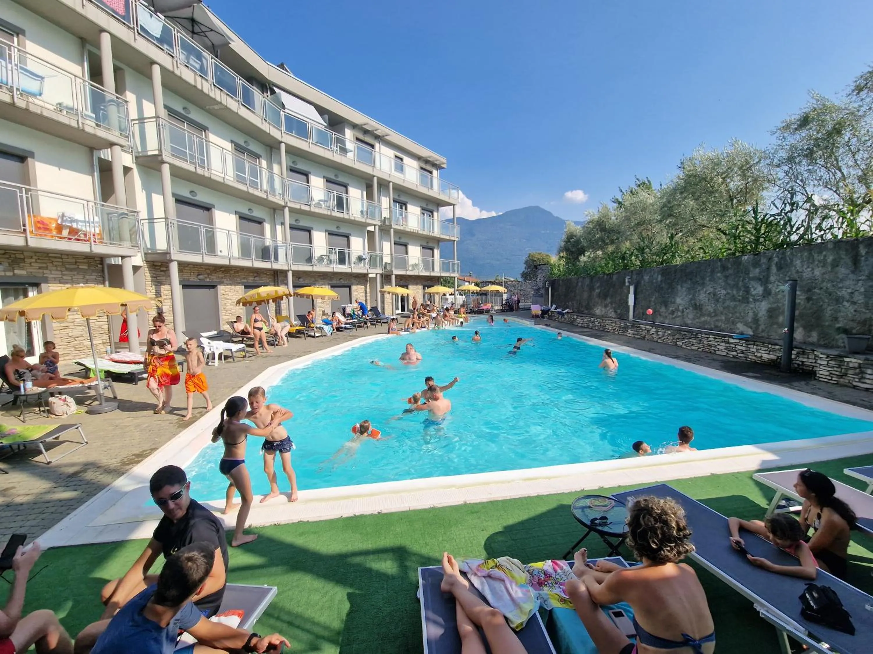 Swimming pool in Hotel Residence Alessandra