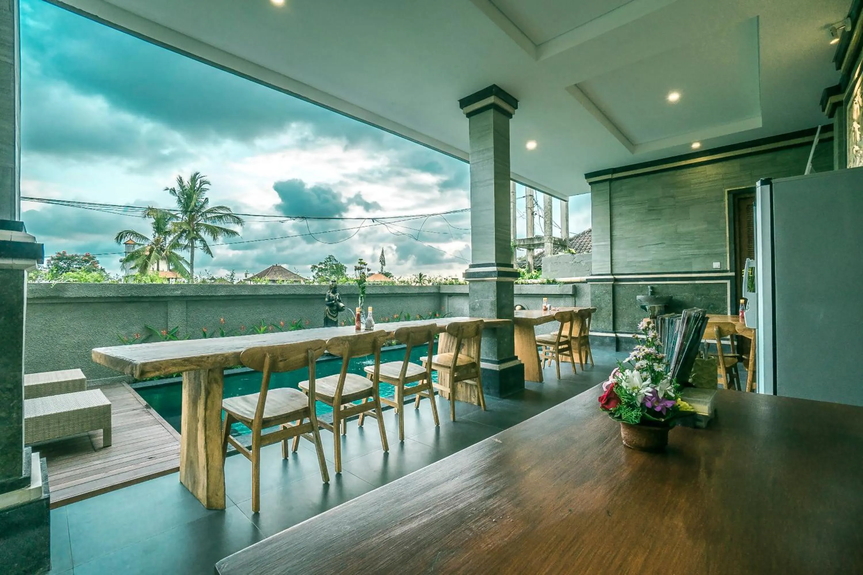 Restaurant/places to eat in Three Dewi's Guest House