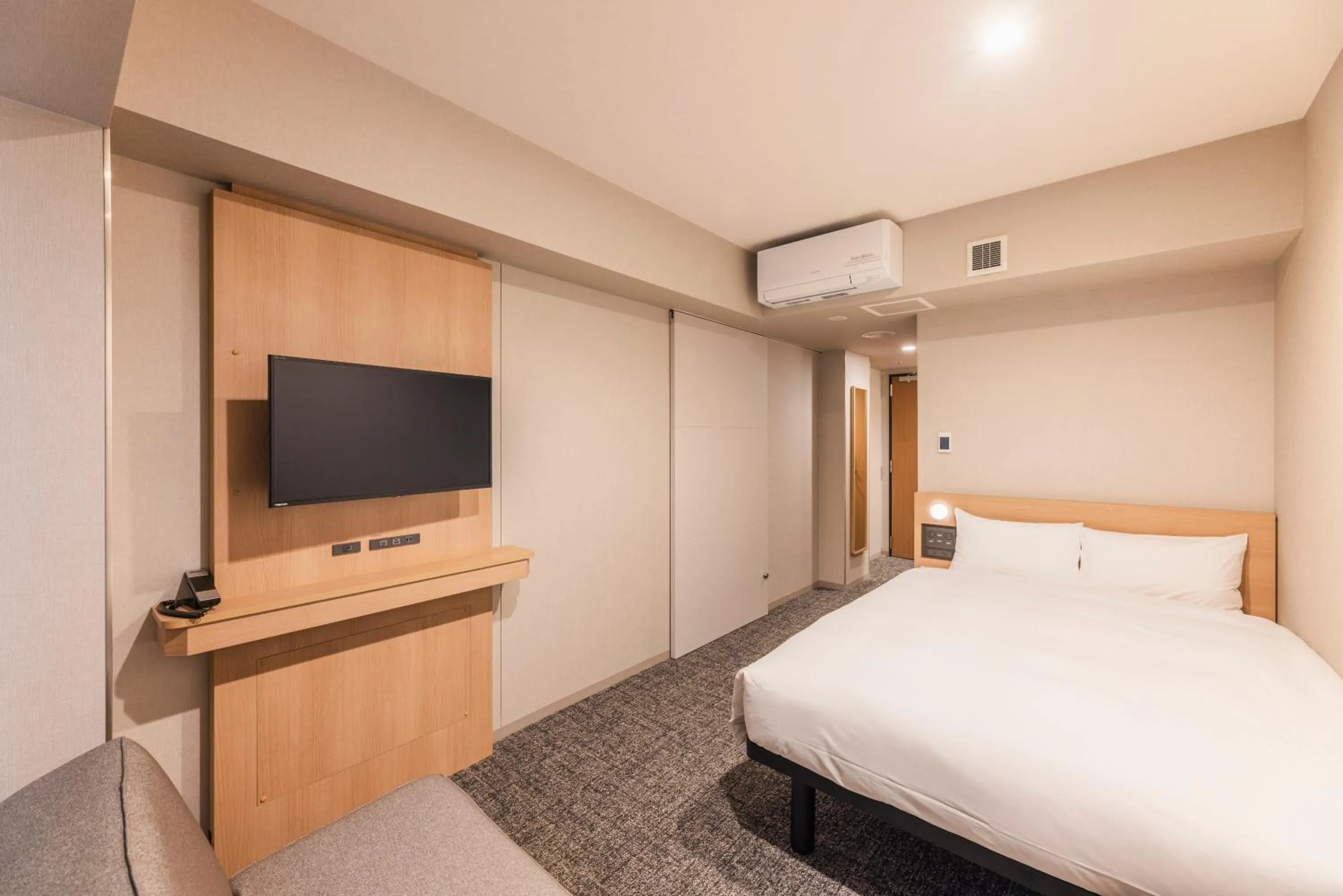 Photo of the whole room, Bed in Sotetsu Fresa Inn Yokohama Sakuragi-cho - Renovated in June 20th 2025