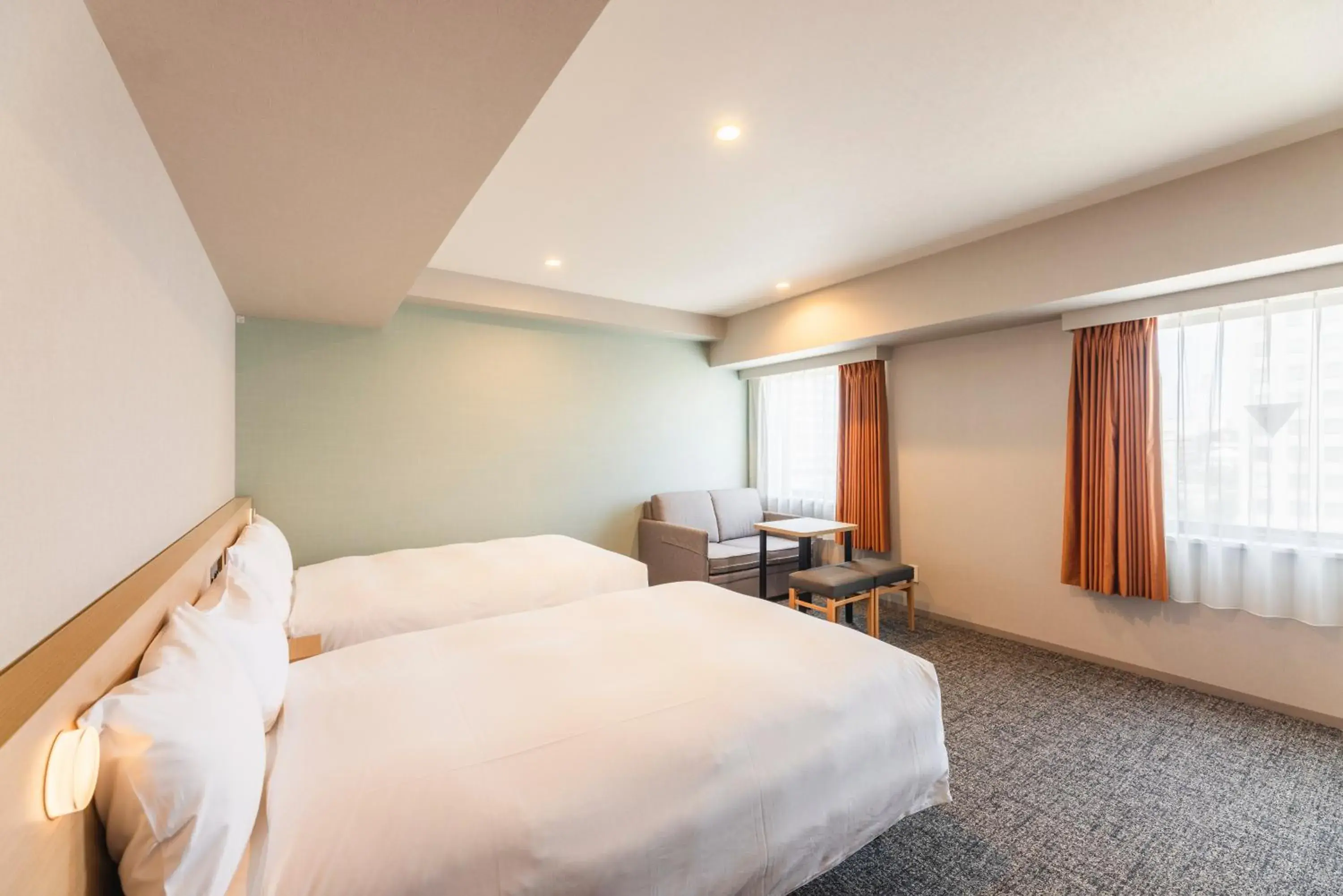 Premium + Sofa Twin Room - single occupancy - Non-Smoking in Sotetsu Fresa Inn Yokohama Sakuragi-cho - Renovated in June 20th 2025 Premium + Sofa Twin Room - single occupancy - Non-Smoking in Sotetsu Fresa Inn Yokohama Sakuragi-cho - Renovated in June 20th 2025