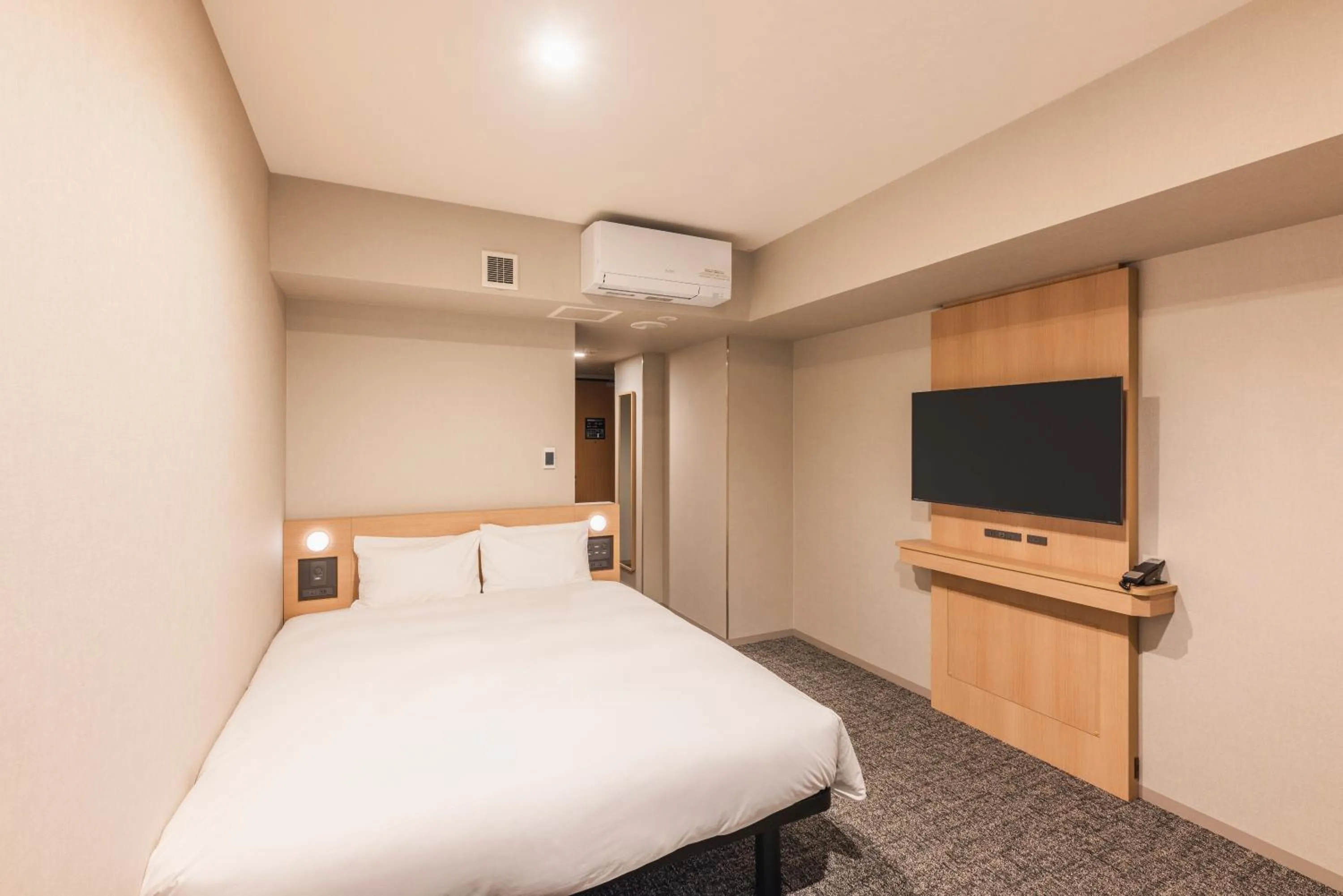 Photo of the whole room, Bed in Sotetsu Fresa Inn Yokohama Sakuragi-cho - Renovated in June 20th 2025