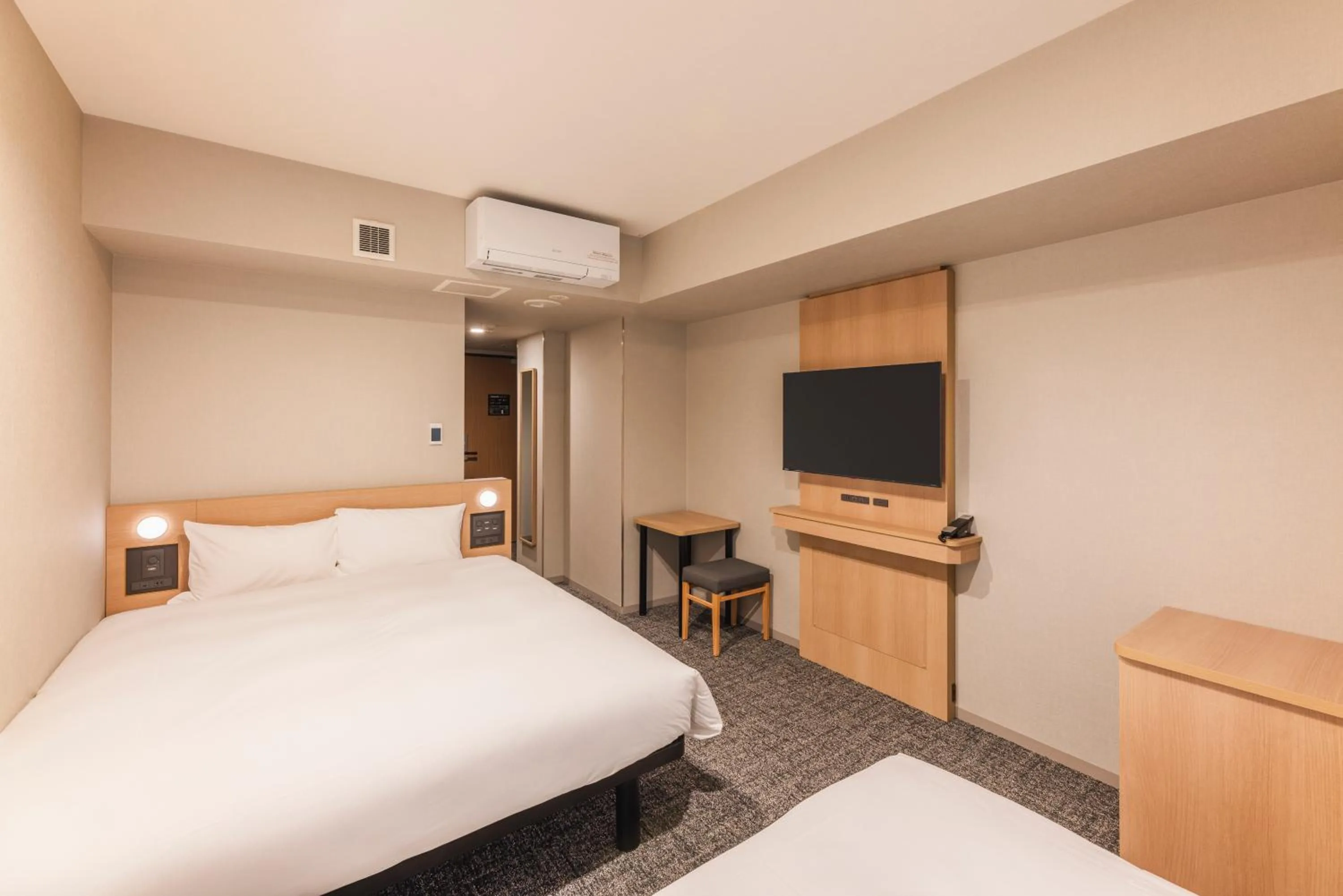 Photo of the whole room, Bed in Sotetsu Fresa Inn Yokohama Sakuragi-cho - Renovated in June 20th 2025