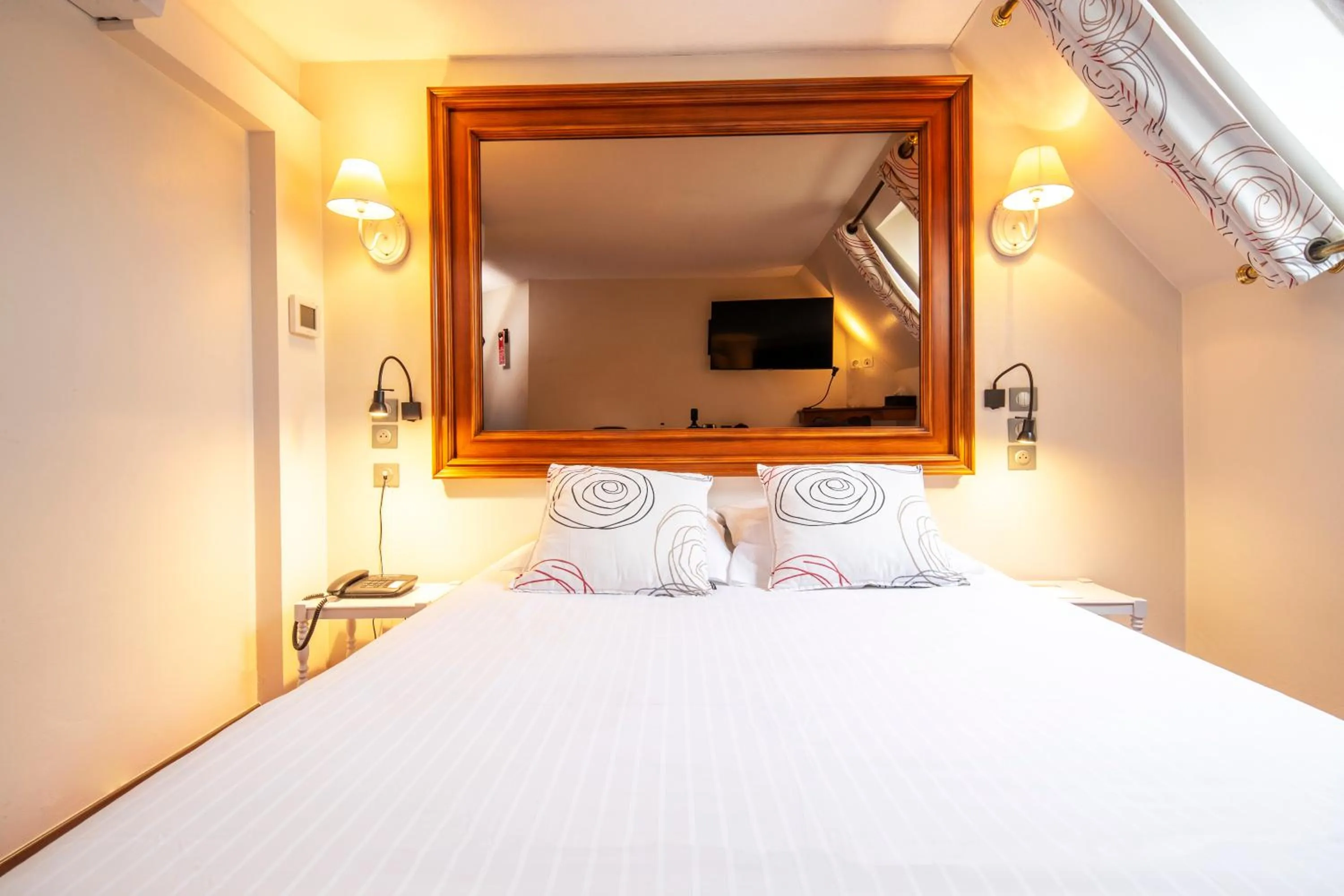 Bed in Hôtel Restaurant Relais De La Poste - Strasbourg Nord