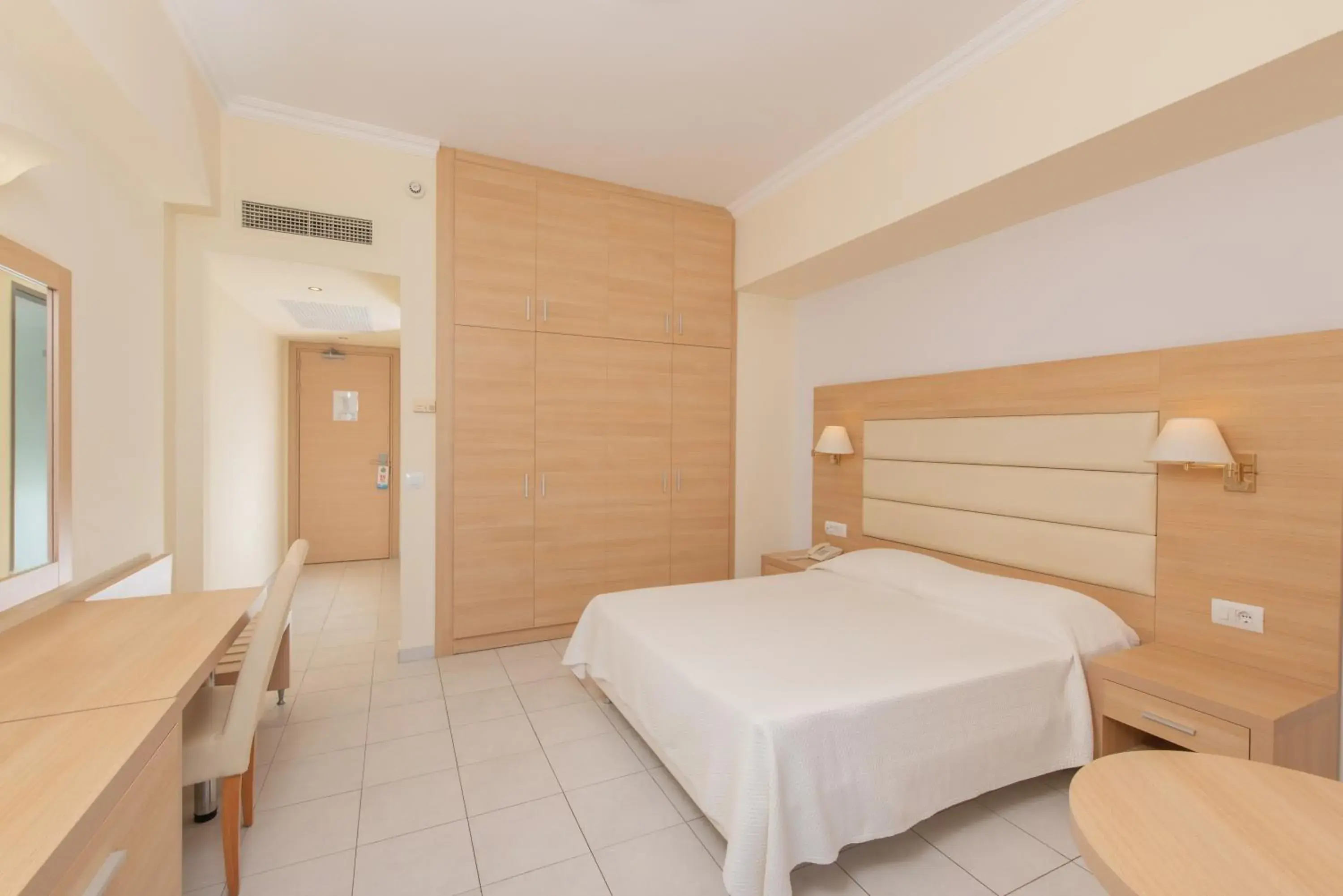 Twin Room with Pool View in Belair Beach Hotel Twin Room with Pool View in Belair Beach Hotel