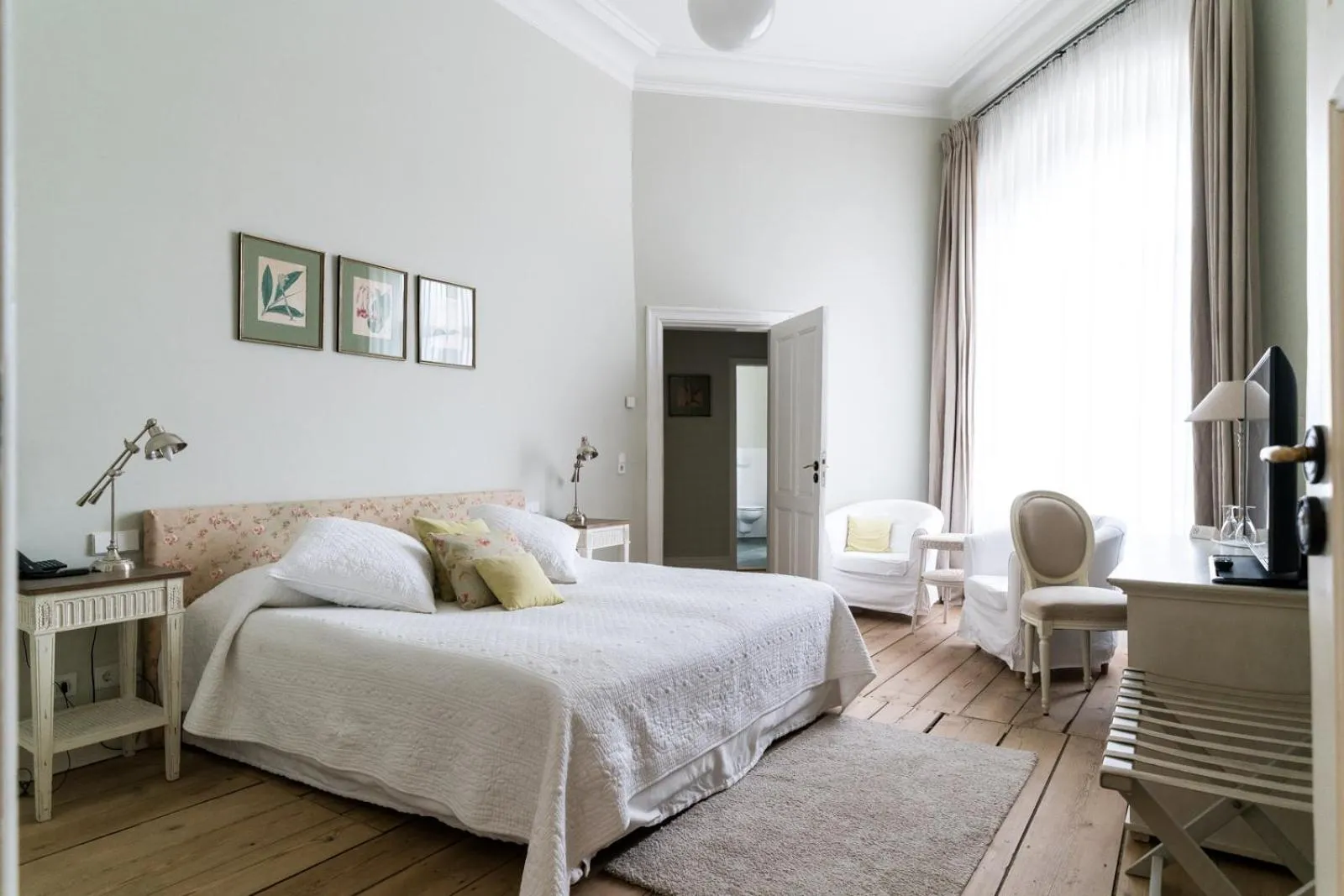 Photo of the whole room, Bed in Hotel Schloss Gamehl