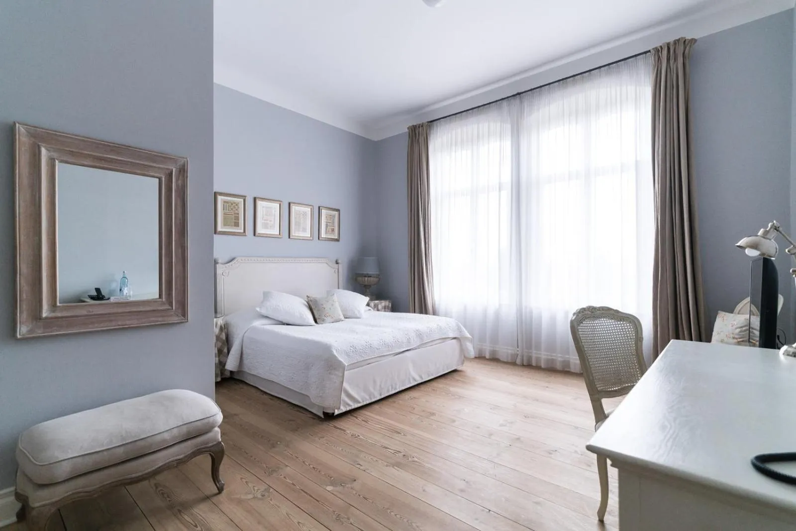 Photo of the whole room, Bed in Hotel Schloss Gamehl