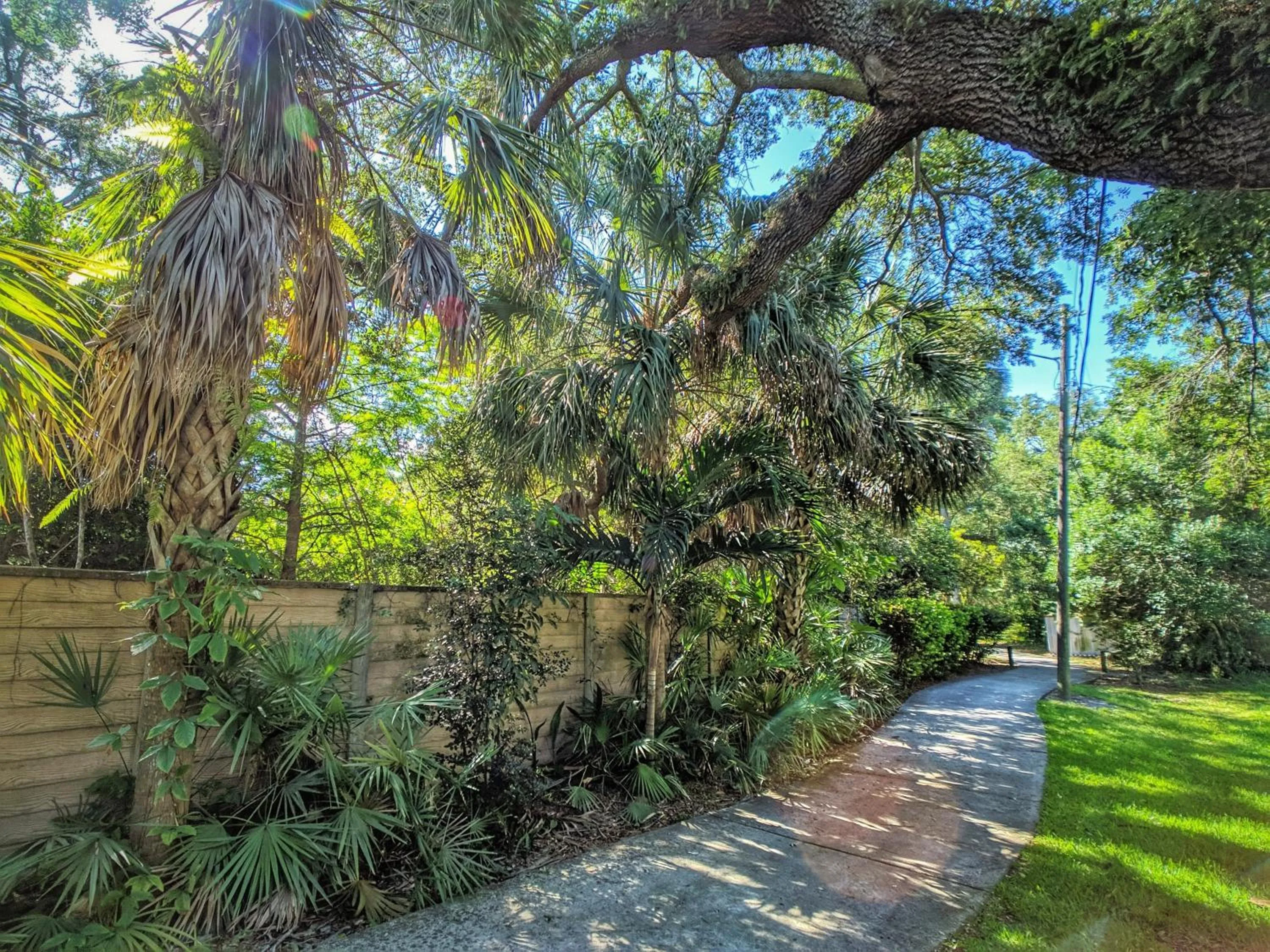 Flamingo Place - One block to Lauderdale Marine Center - 3 bedroom - 2 bath - King bed