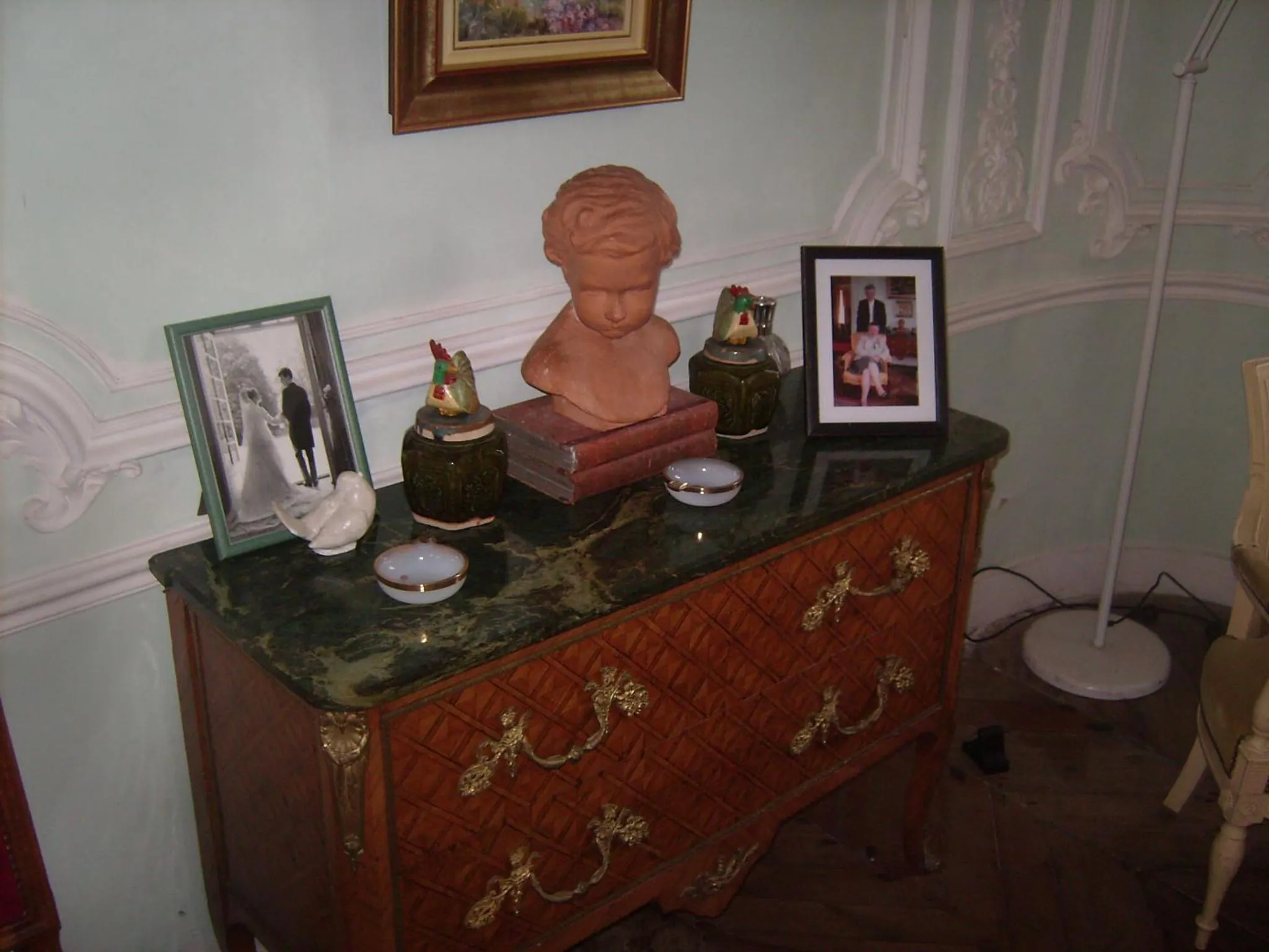 Decorative detail in Chambres d'hôtes & Gîtes du Château de Grand Rullecourt