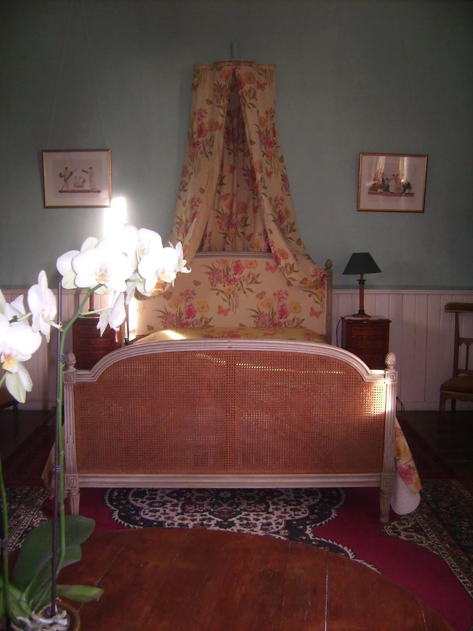 Photo of the whole room, Bed in Chambres d'hôtes & Gîtes du Château de Grand Rullecourt