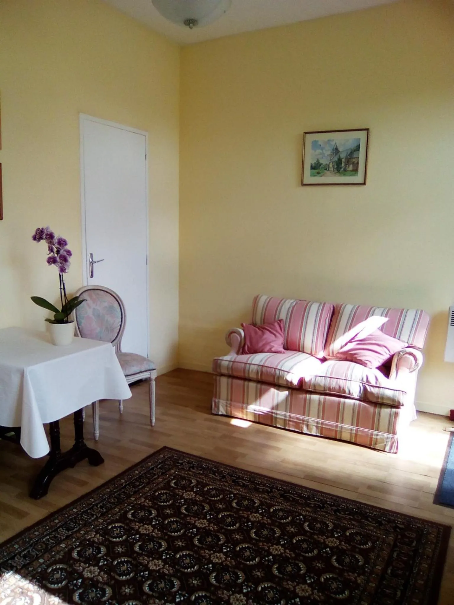 Seating area, Bed in Chambres d'hôtes & Gîtes du Château de Grand Rullecourt