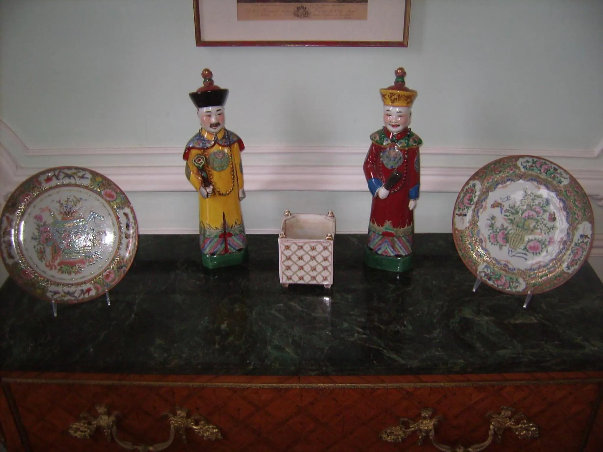 Decorative detail in Chambres d'hôtes & Gîtes du Château de Grand Rullecourt