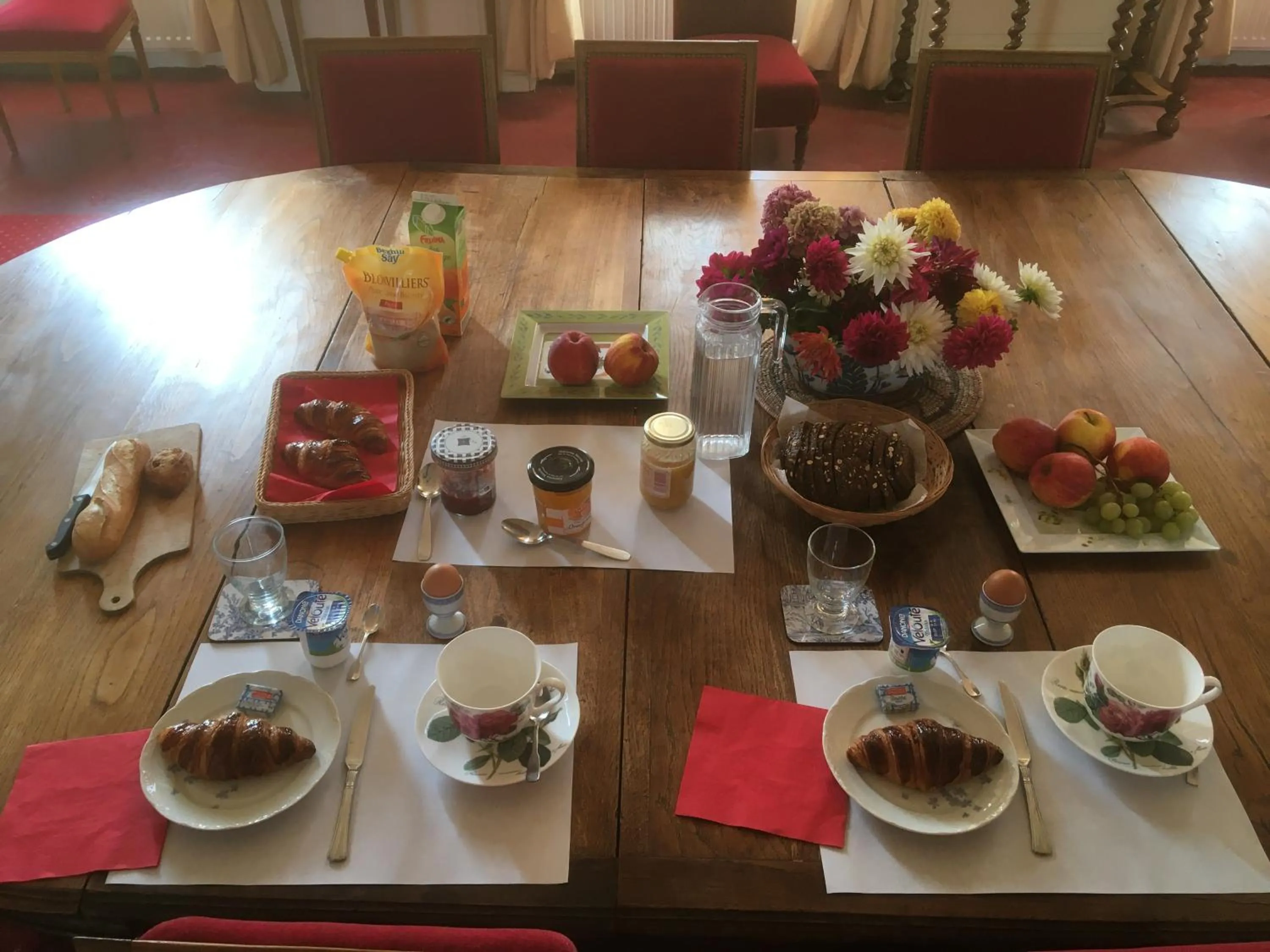 Breakfast in Chambres d'hôtes & Gîtes du Château de Grand Rullecourt