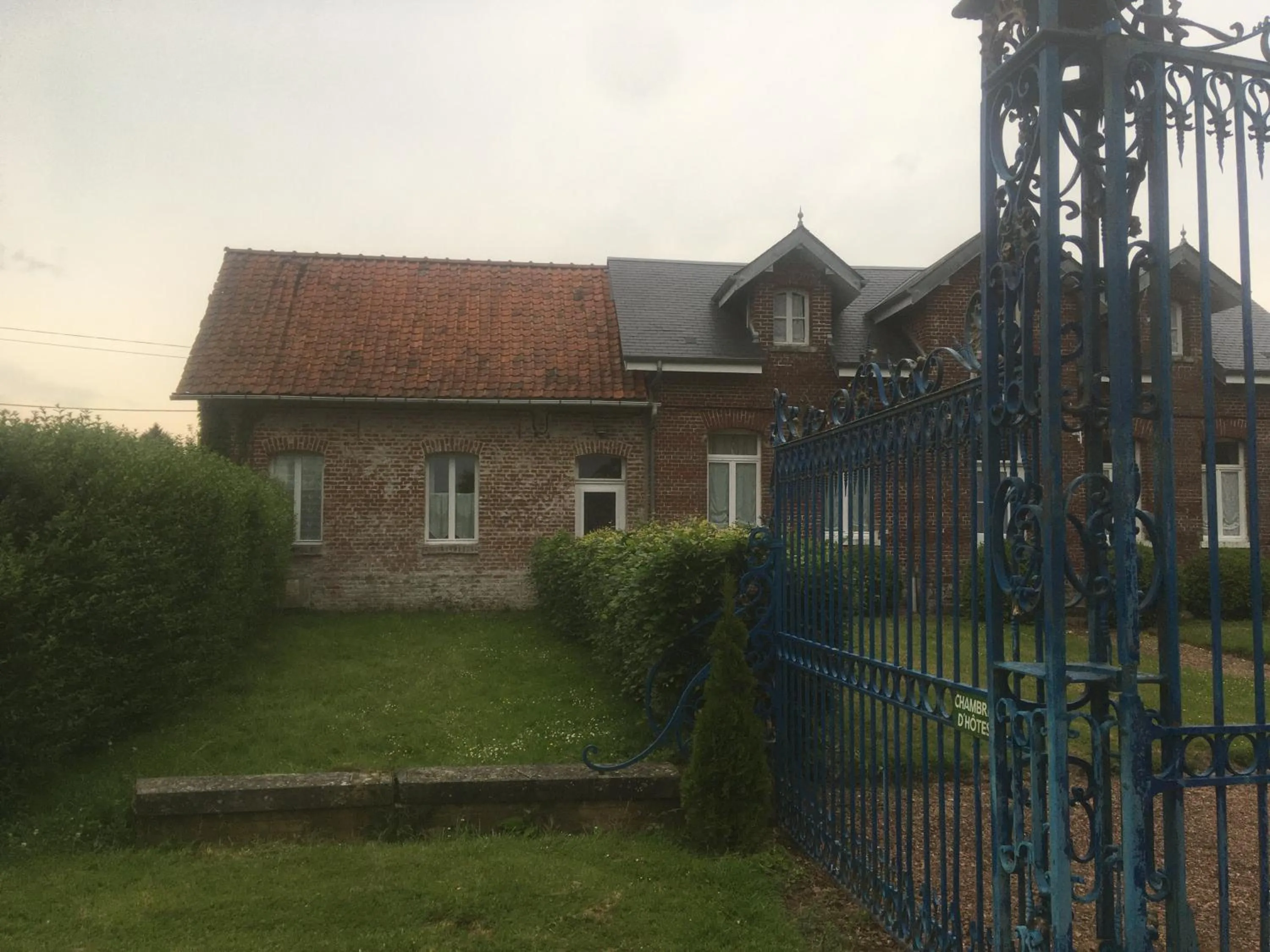 Property building in Chambres d'hôtes & Gîtes du Château de Grand Rullecourt