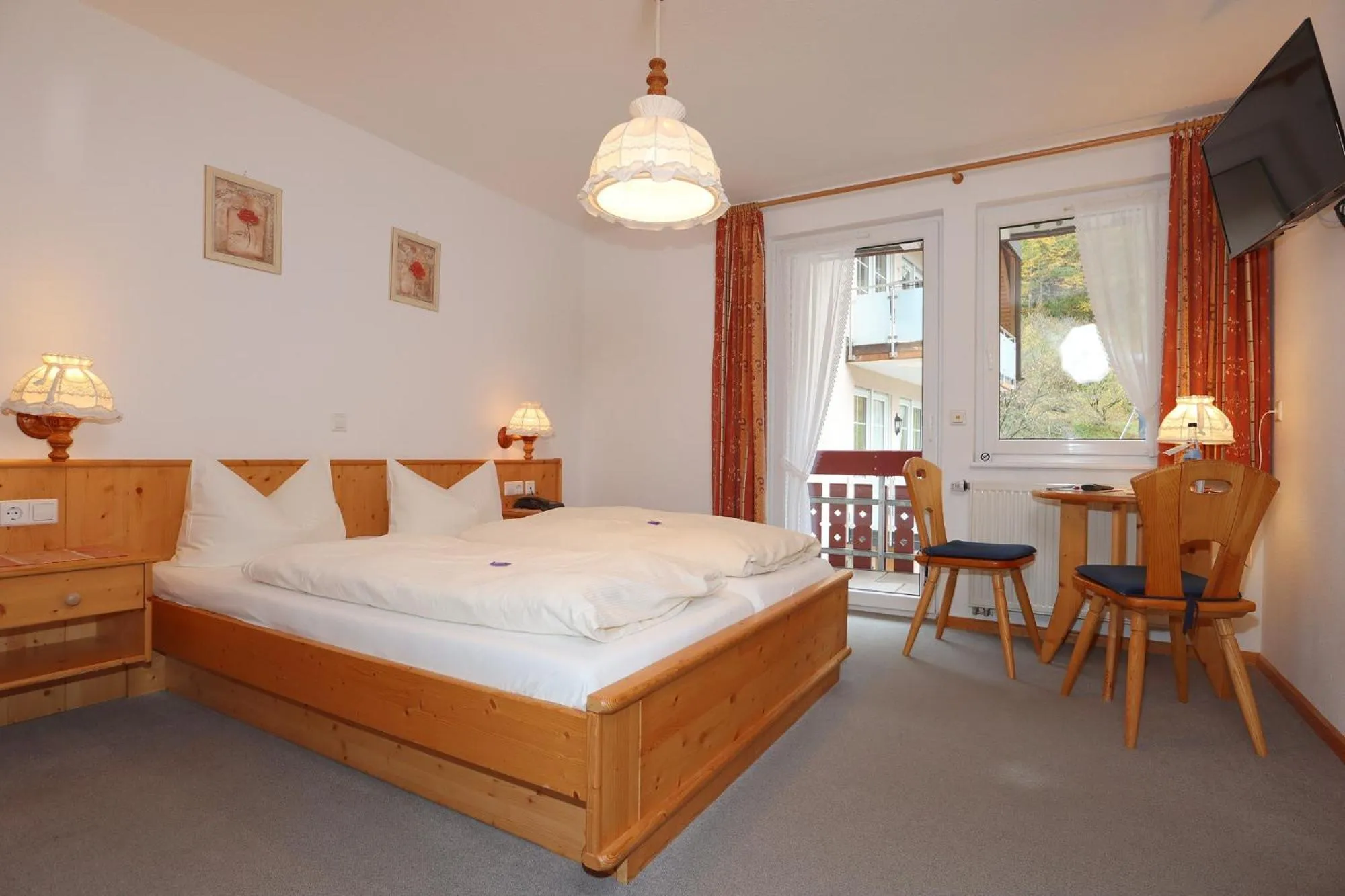 Photo of the whole room, Bed in Landgasthaus Kurz Hotel & Restaurant am Feldberg - Schwarzwald