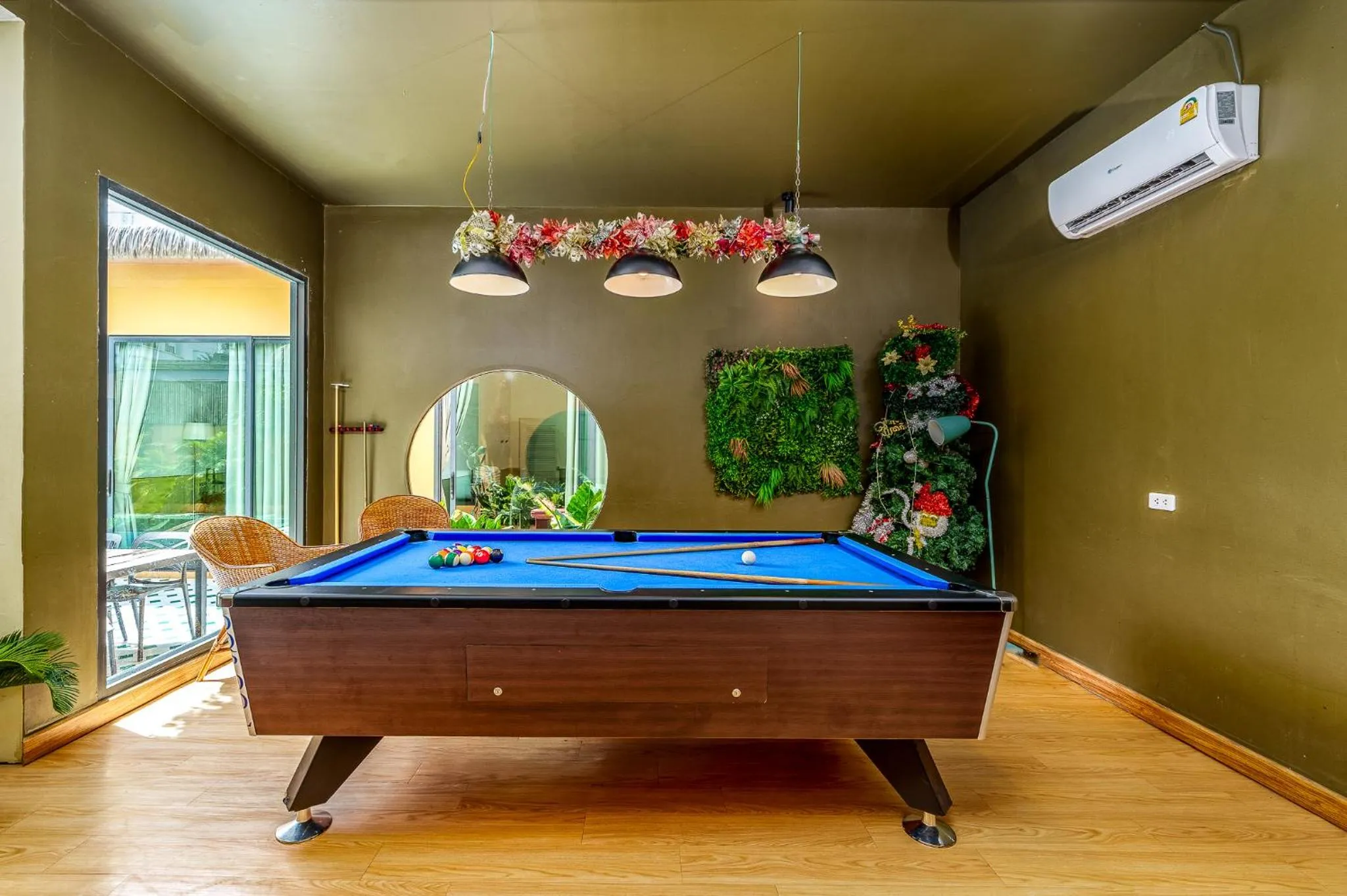 Billiard in Dojo pool villa