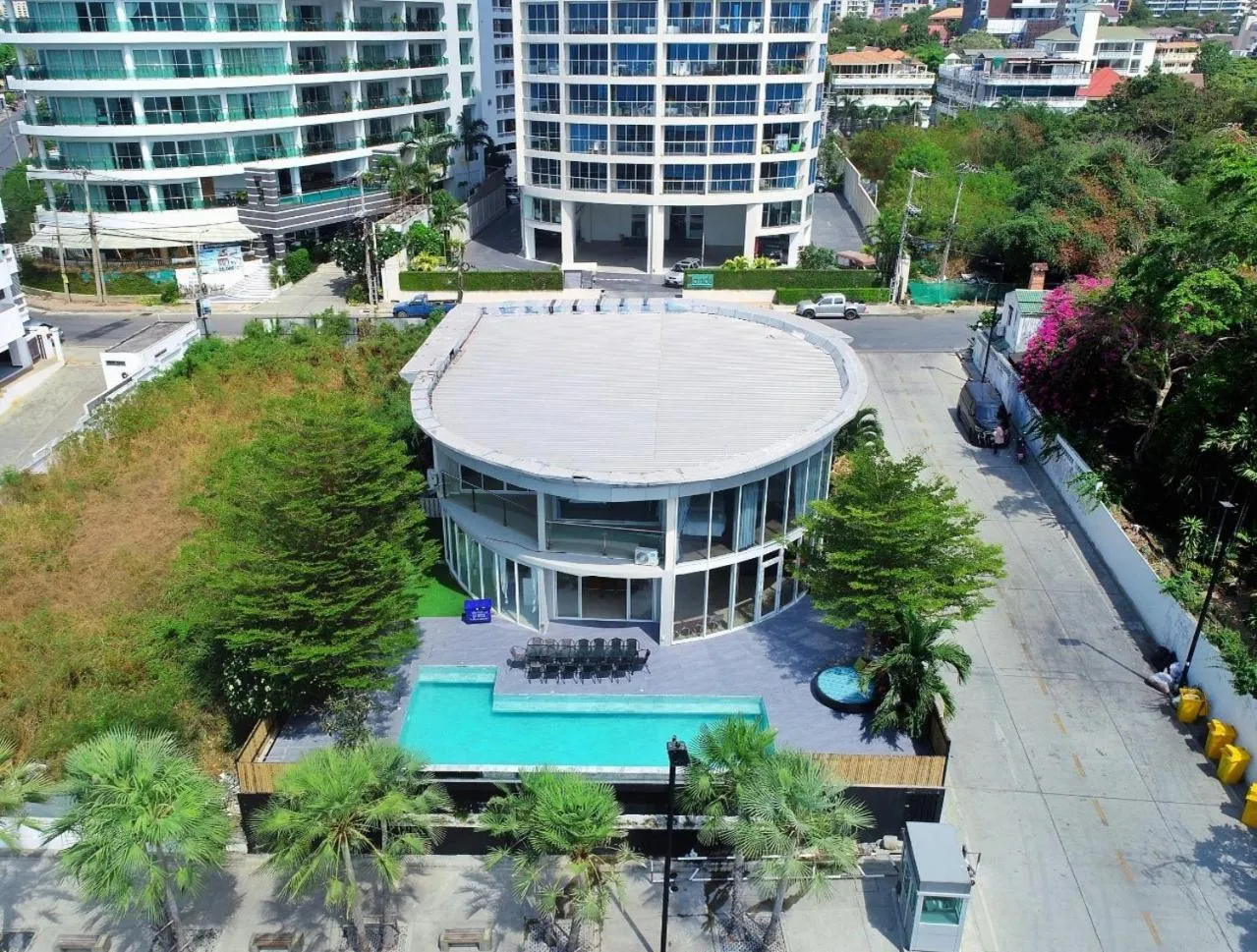 Property building in Dojo pool villa