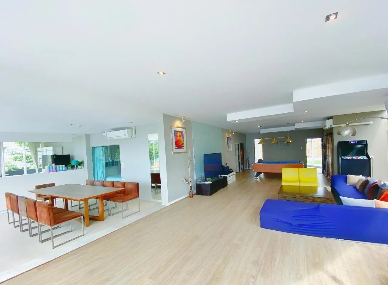 TV and multimedia in Dojo pool villa