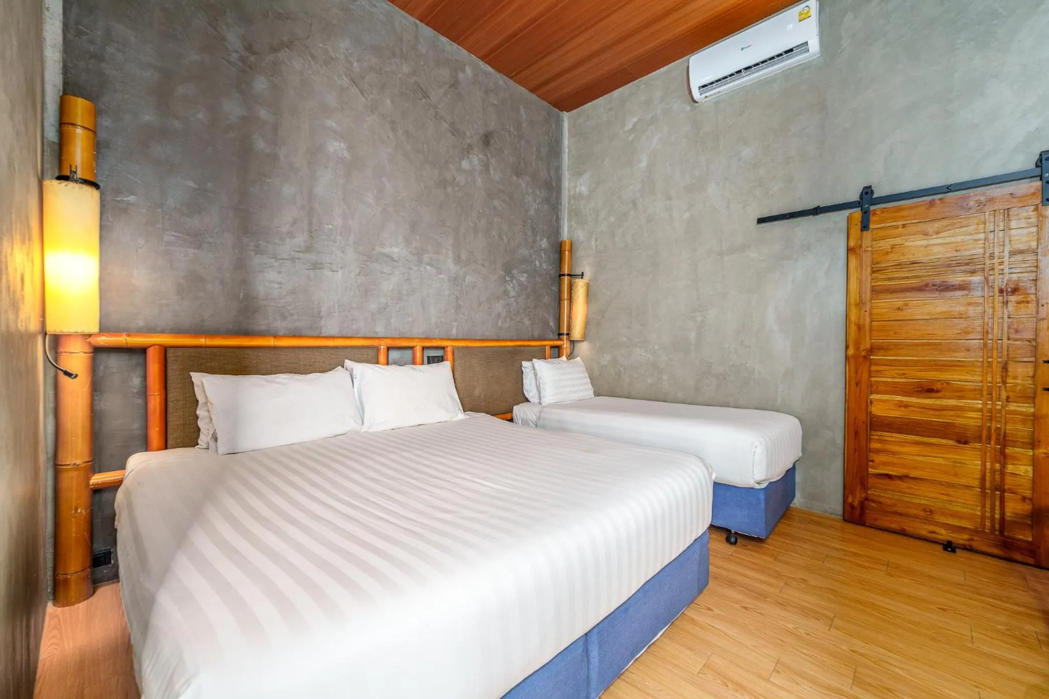 Bed in Dojo pool villa
