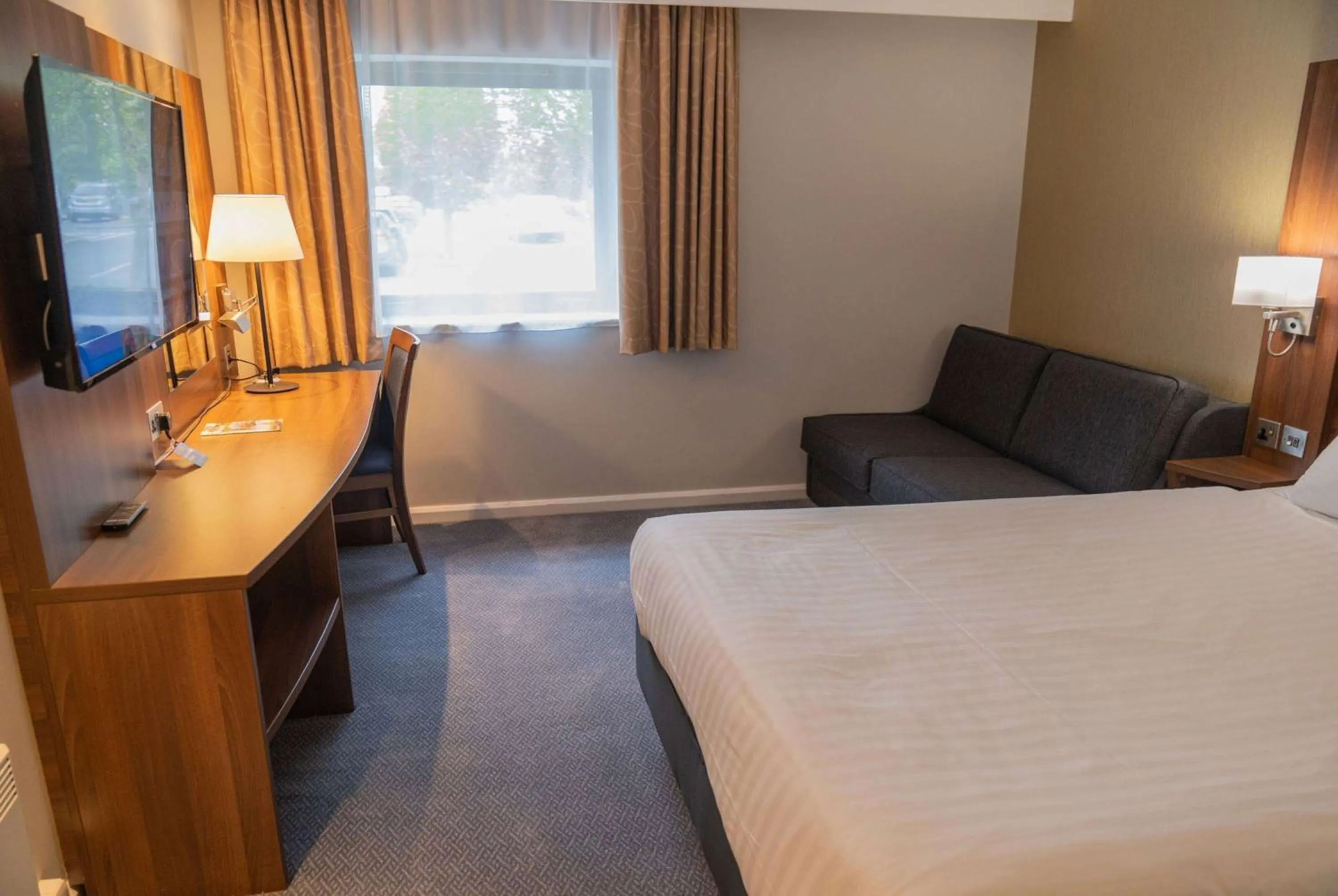 Photo of the whole room, Bed in Days Inn Wetherby