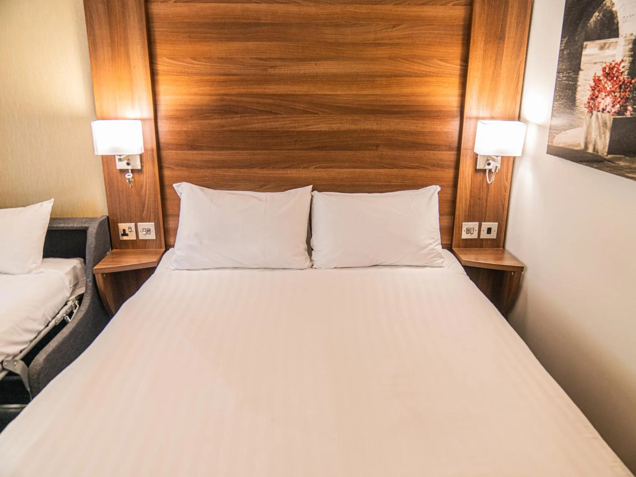 Bed in Days Inn Wetherby