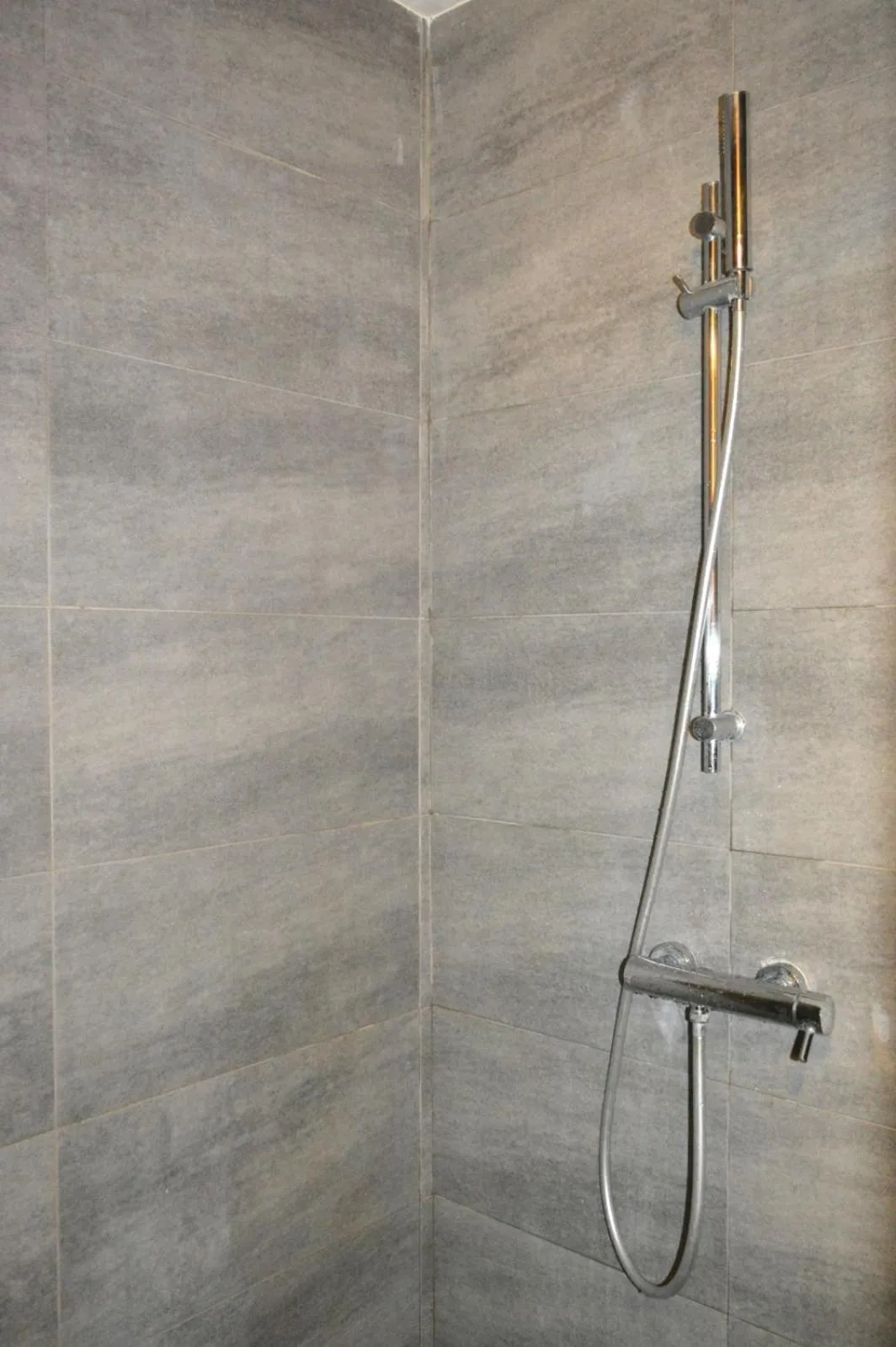 Shower in Moana Studio - downtown Papeete - WiFi AC Netflix parking - 3 people