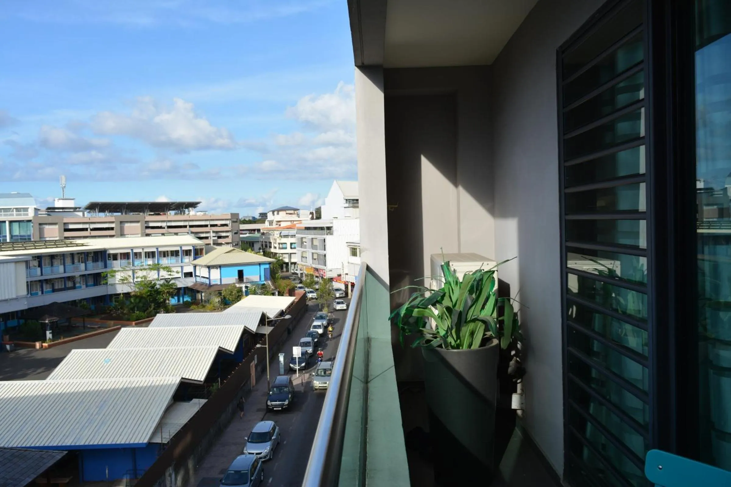 Facade/entrance in Moana Studio - downtown Papeete - WiFi AC Netflix parking - 3 people