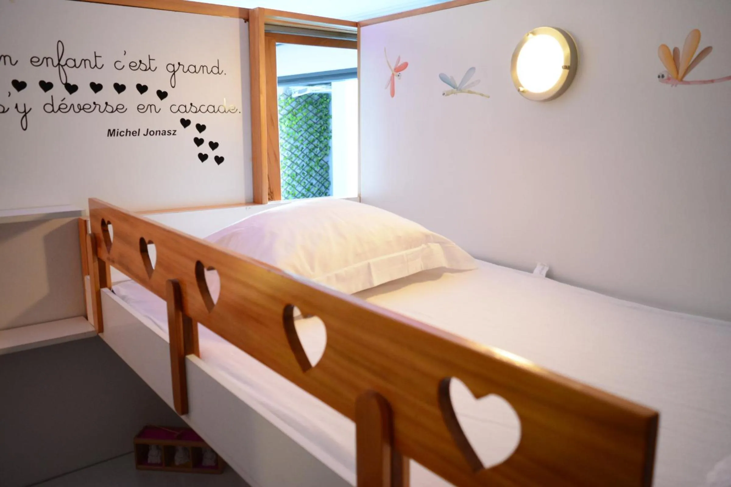 Bedroom in Moana Studio - downtown Papeete - WiFi AC Netflix parking - 3 people