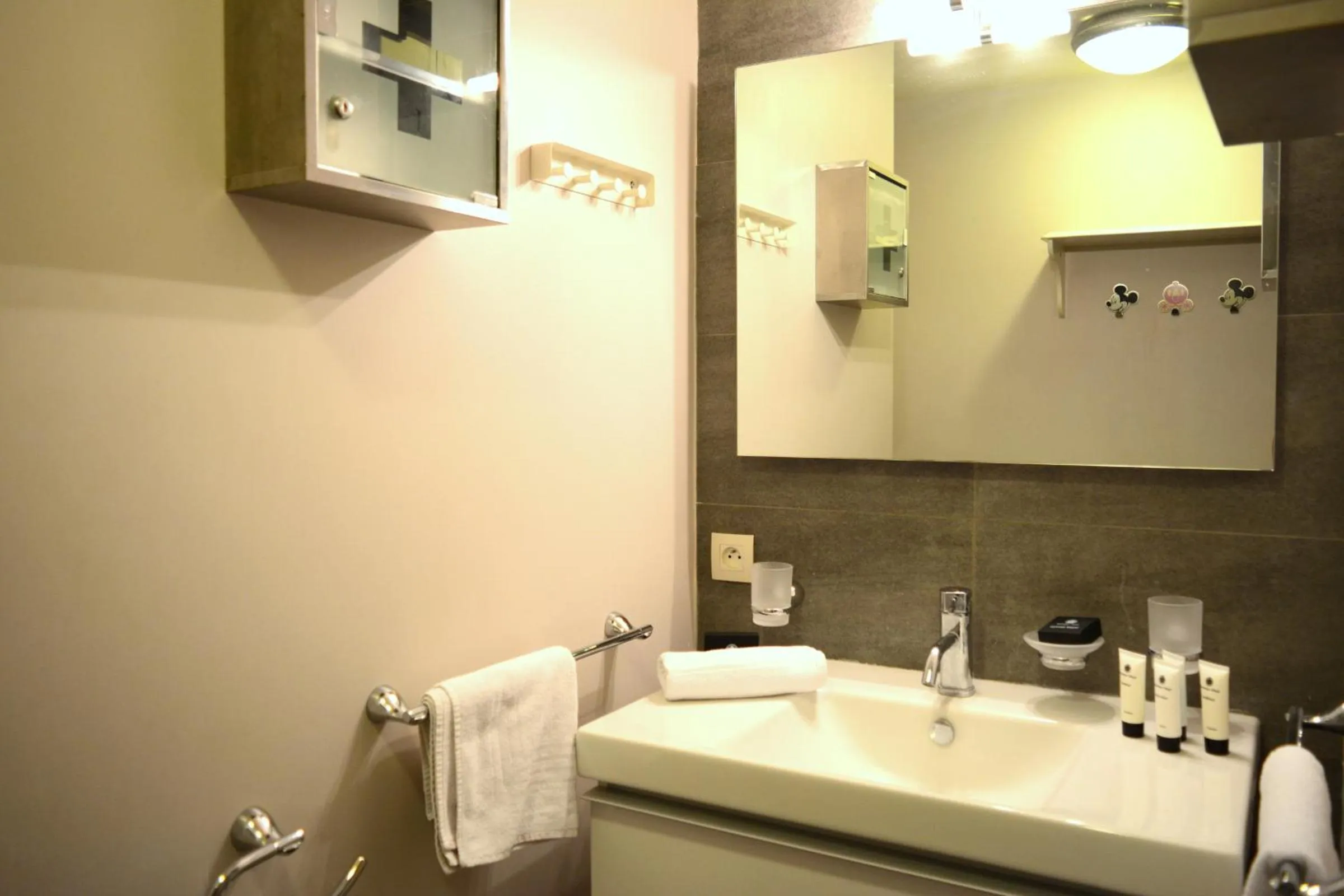 Bathroom in Moana Studio - downtown Papeete - WiFi AC Netflix parking - 3 people