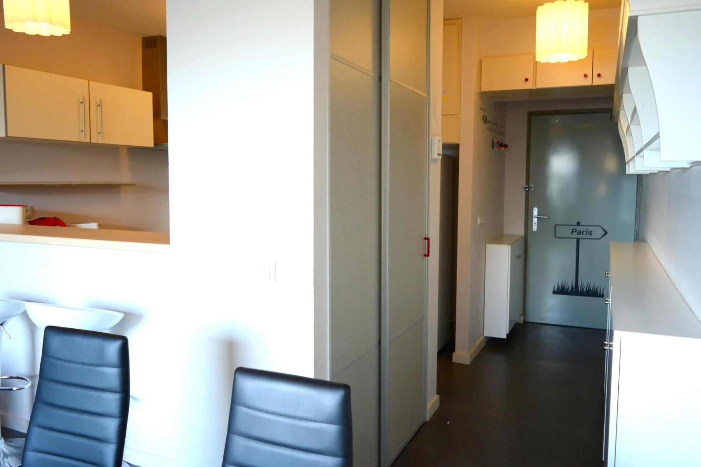 Living room in Moana Studio - downtown Papeete - WiFi AC Netflix parking - 3 people