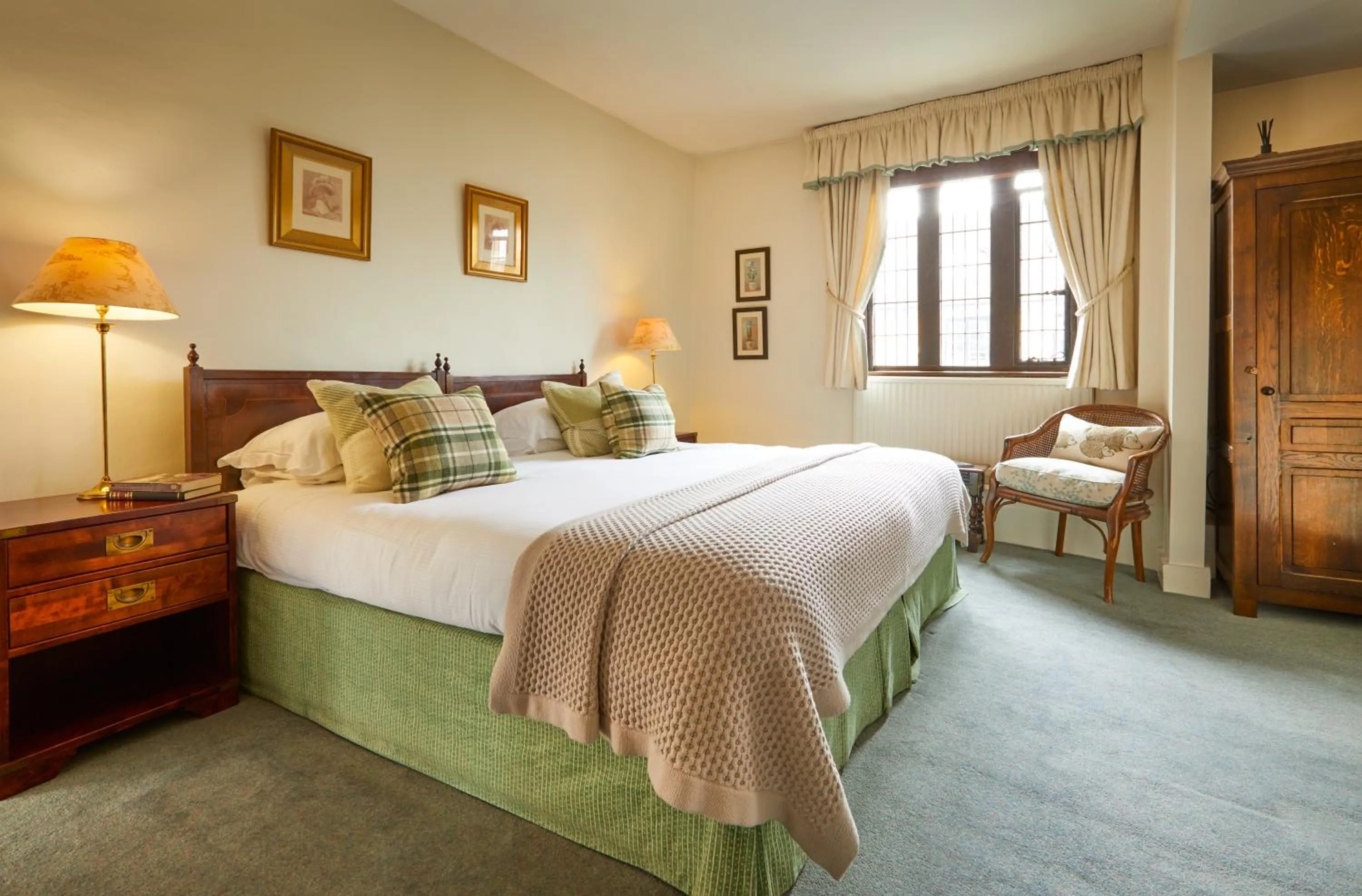 Bed in Burford House BH