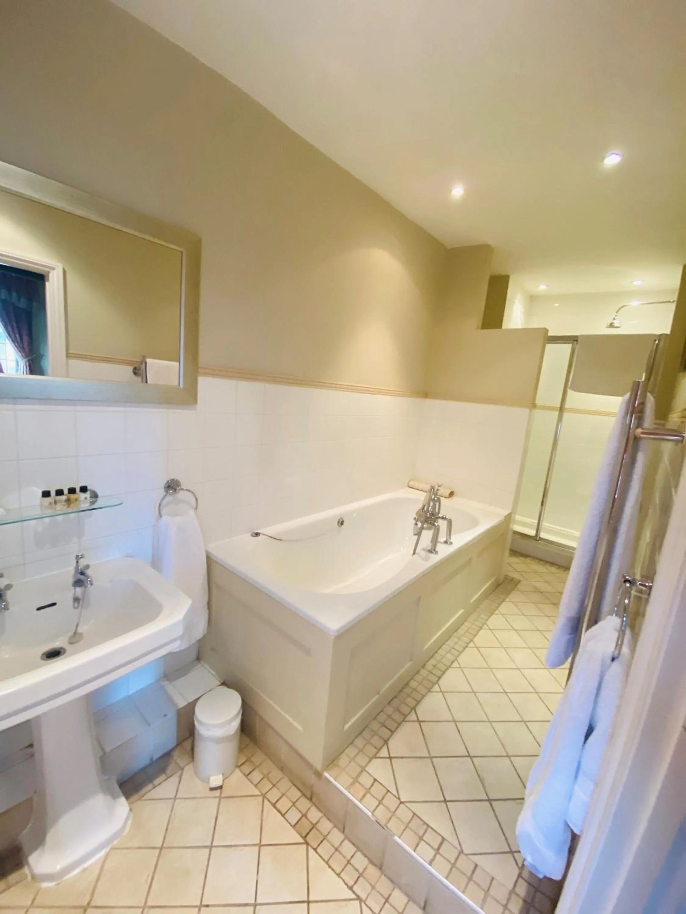 Bathroom in Burford House BH