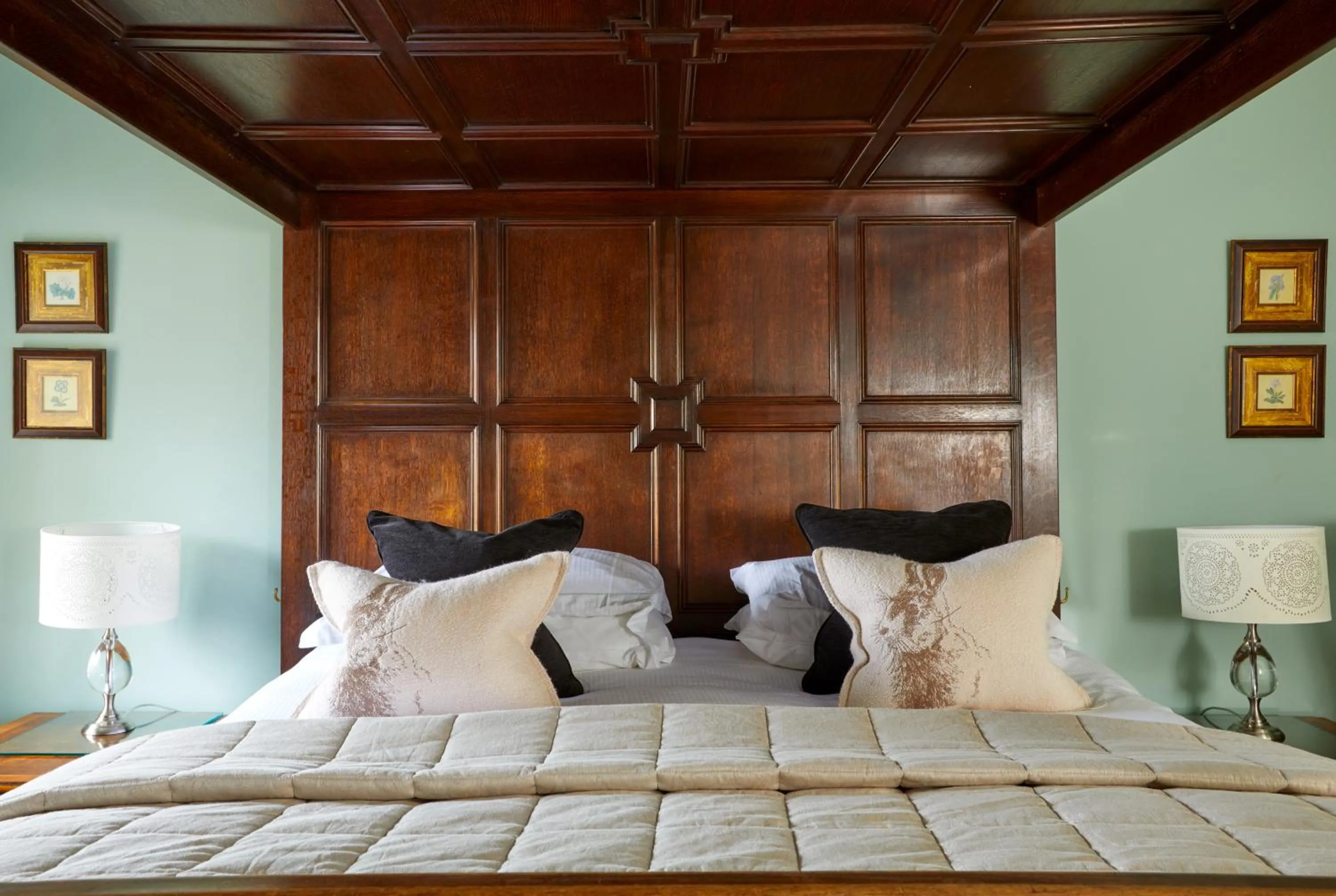 Bed in Burford House BH