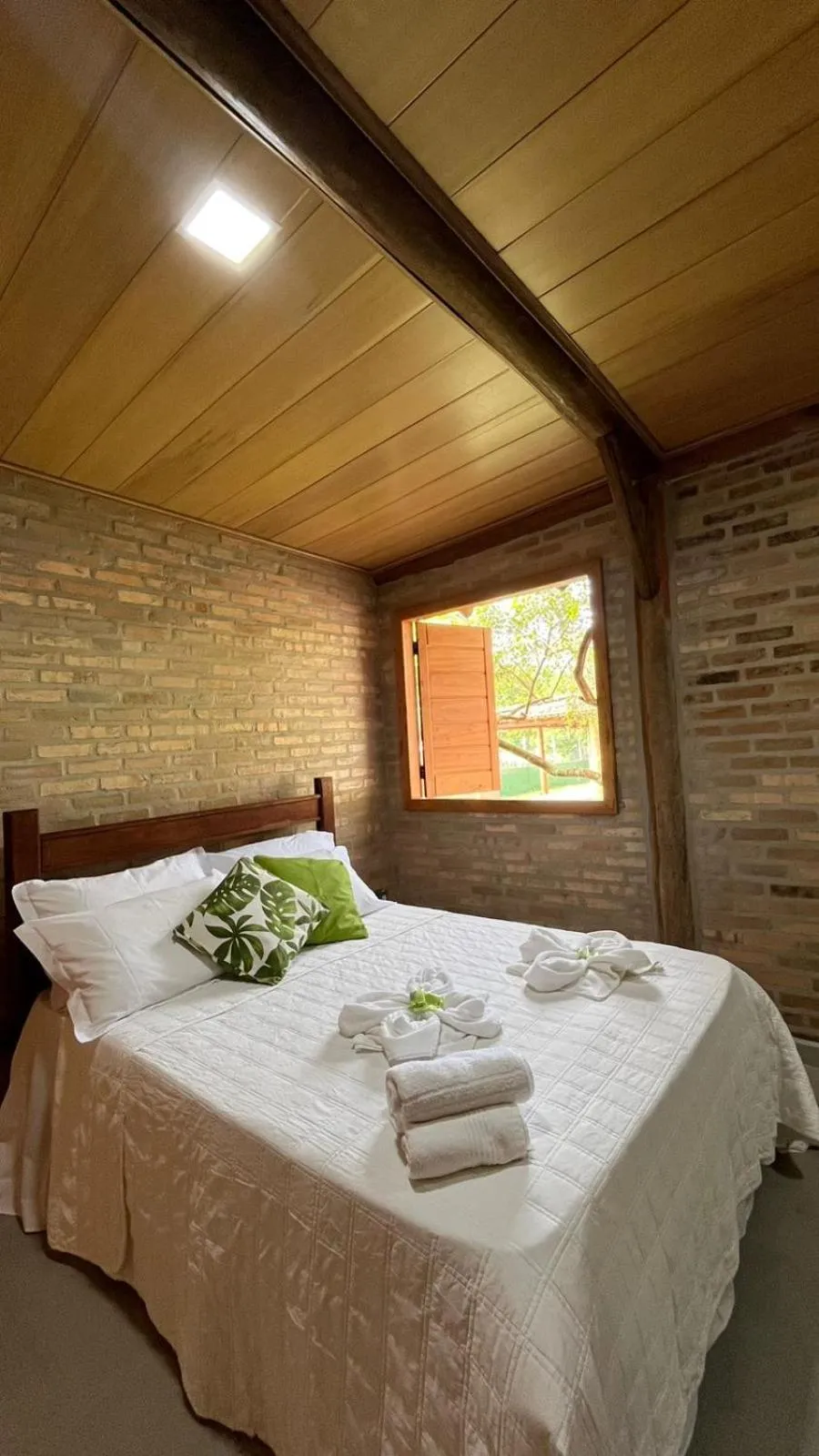 towels, Bed in Vila das Mangabeiras Corumbau