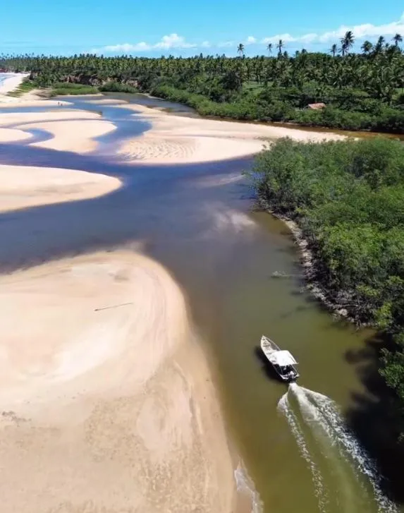 Nearby landmark in Vila das Mangabeiras Corumbau